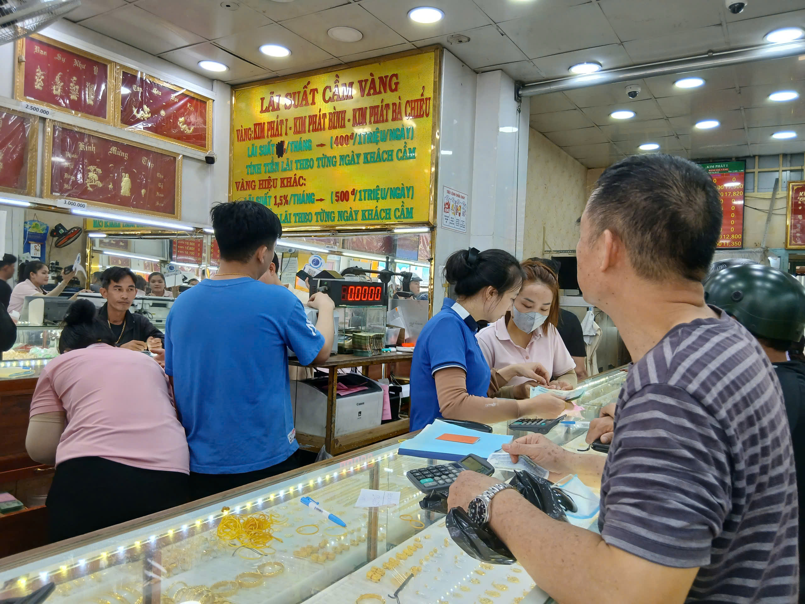 Chiều 3-3, giá vàng tiếp tục giảm mạnh - Ảnh 1.