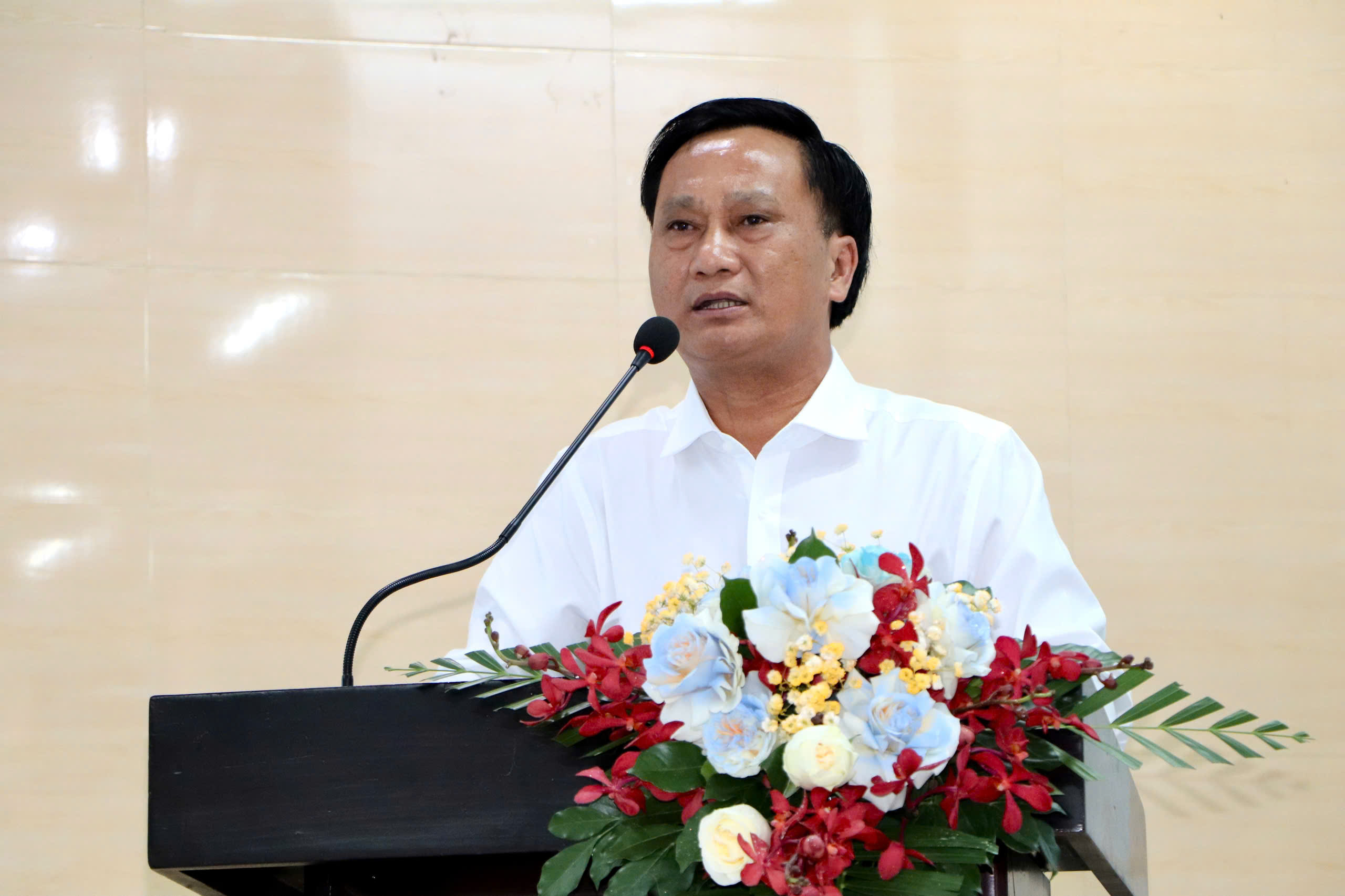 Ứng viên ĐBQH tại TPHCM tiếp xúc cử tri cam kết giải quyết vấn đề thiết thực - Ảnh 3.