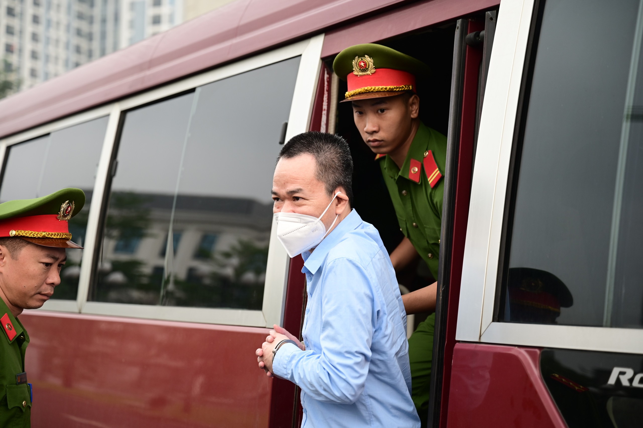 Cựu Thứ trưởng Ho&agrave;ng Văn Thắng hầu t&ograve;a v&igrave; tội nhận hối lộ g&acirc;y thiệt hại lớn - Ảnh 5.