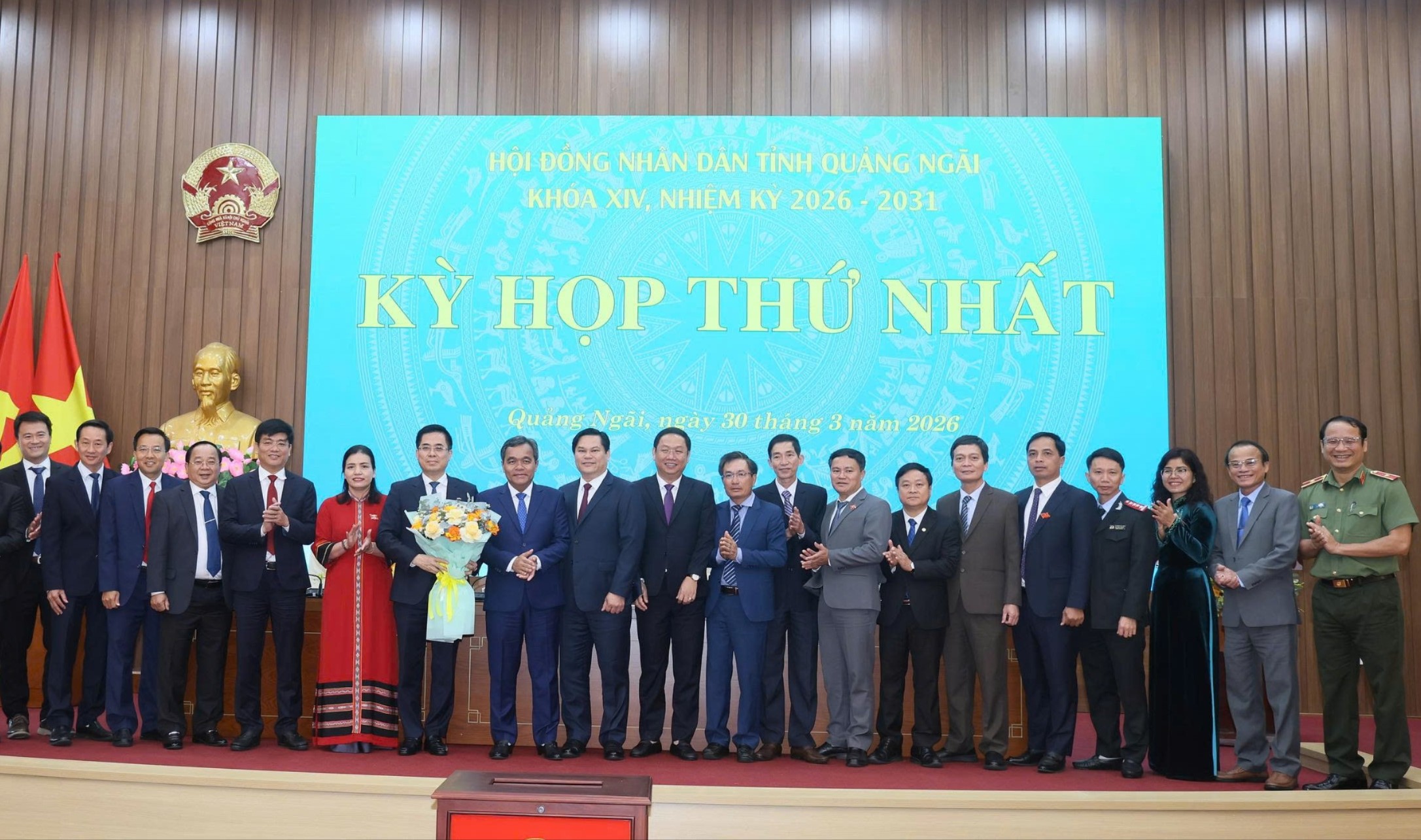 Ông Nguyễn Hoàng Giang tái đắc cử Chủ tịch UBND tỉnh Quảng Ngãi - Ảnh 2.