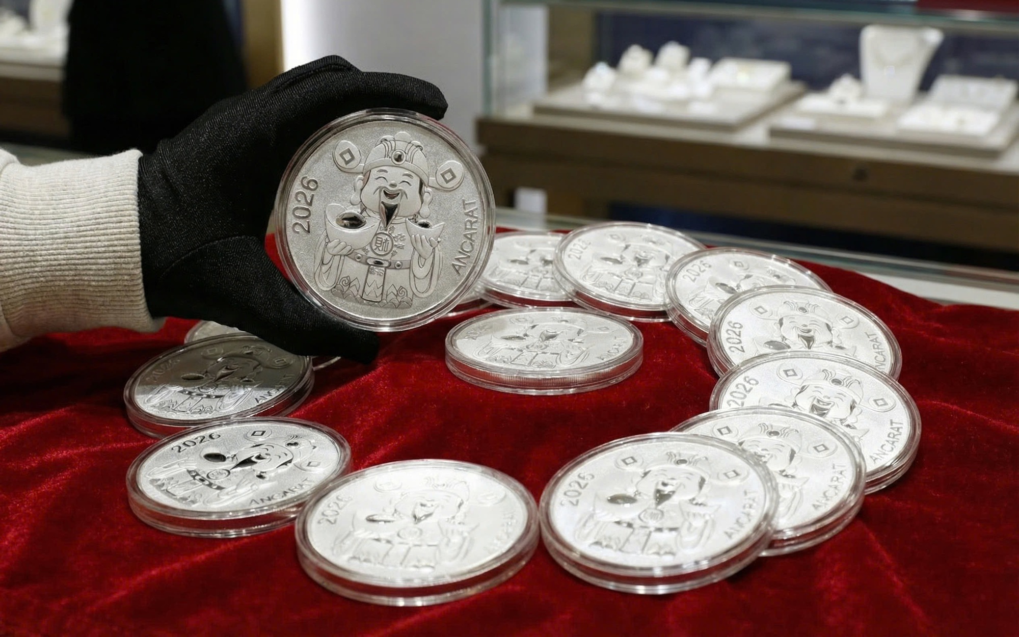 Gi&aacute; bạc h&ocirc;m nay 31-3: Bạc Ph&uacute; Qu&yacute;, Ancarat, SBJ đồng loạt tăng gi&aacute; mạnh - Ảnh 1.