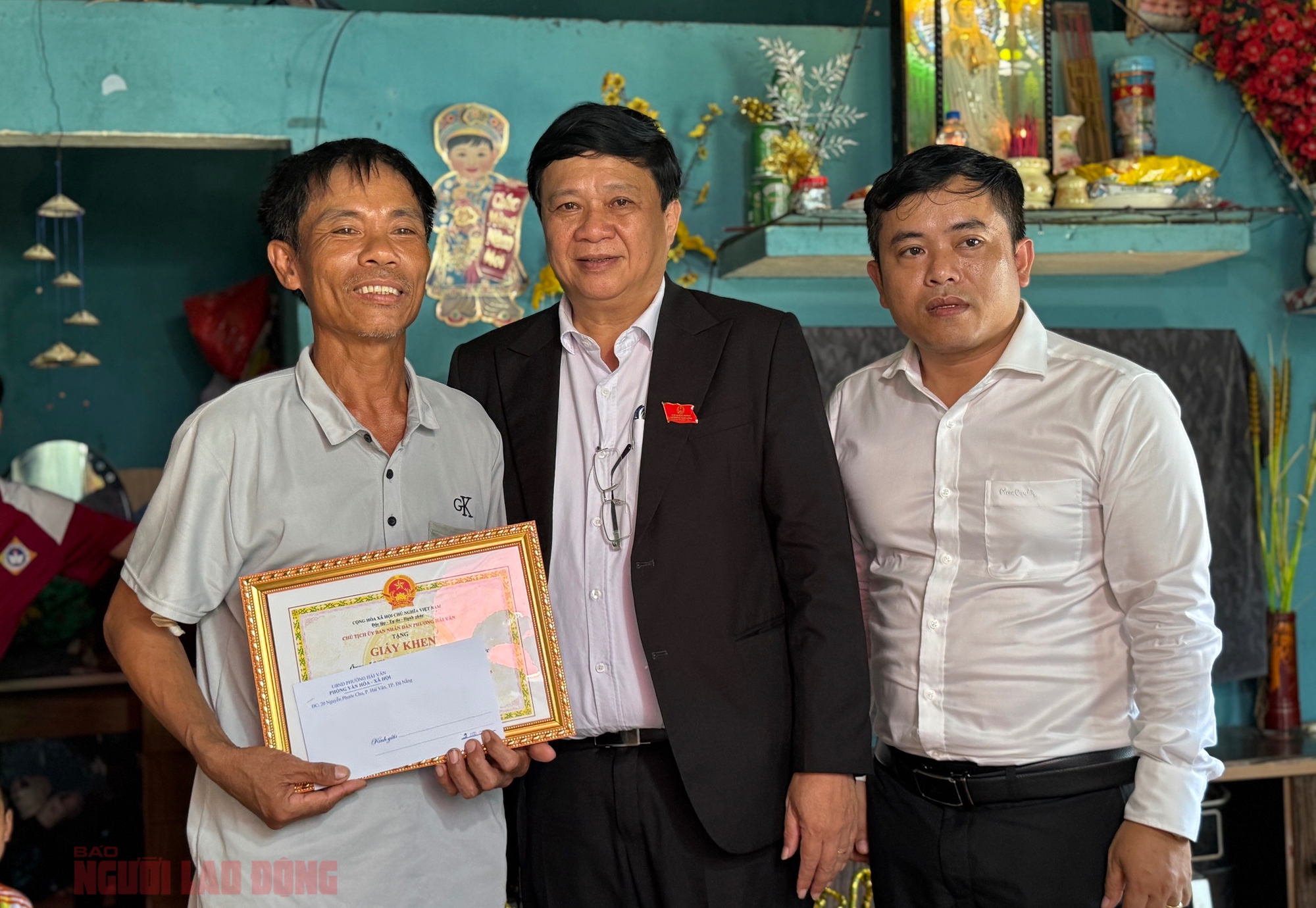 Người đ&agrave;n &ocirc;ng ở Đ&agrave; Nẵng cứu hai ch&aacute;u nhỏ khỏi đuối nước trẻ em tại biển Nam &Ocirc; - Ảnh 3.