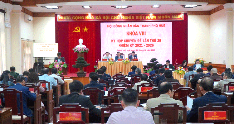 Huế dự kiến quy định r&otilde; hạng v&eacute; m&aacute;y bay cho c&aacute;n bộ đi c&ocirc;ng t&aacute;c nước ngo&agrave;i - Ảnh 1.