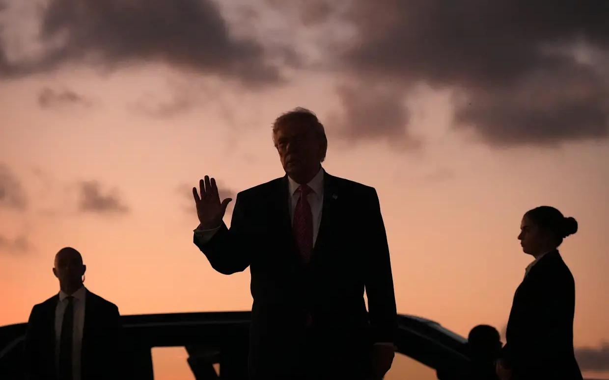 Tổng thống Donald Trump n&oacute;i &ldquo;Mỹ đang kiểm so&aacute;t eo biển Hormuz&rdquo; - Ảnh 2.