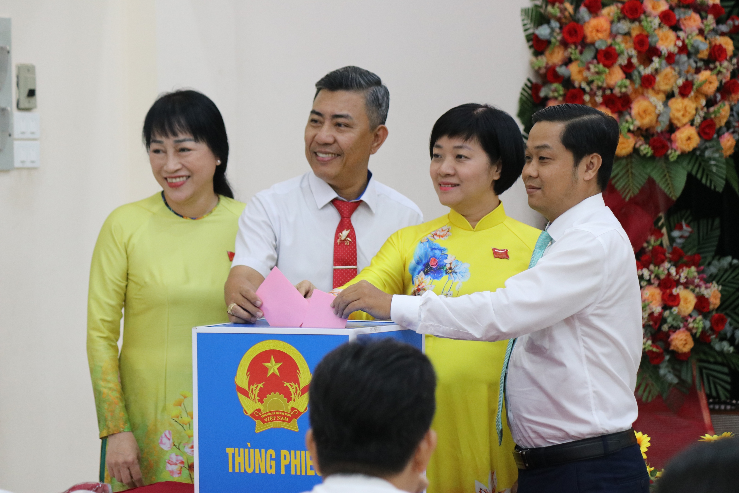 kỳ họp hđnd phường Phú Thuận - Ảnh 3.