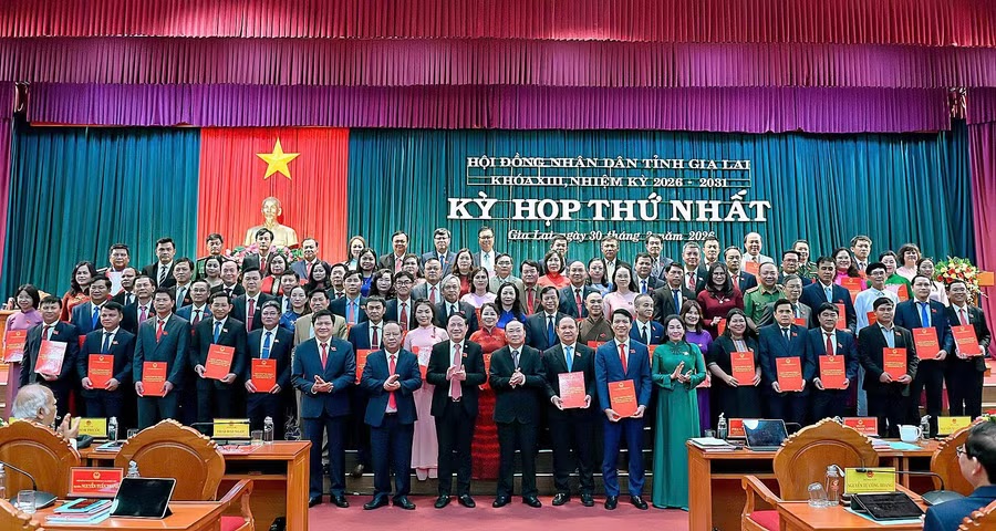 Gia Lai bầu các chức danh chủ chốt tại kỳ họp thứ nhất HĐND tỉnh khóa XIII - Ảnh 3. Gia Lai bầu các chức danh chủ chốt tại kỳ họp thứ nhất HĐND tỉnh khóa XIII - Ảnh 3.