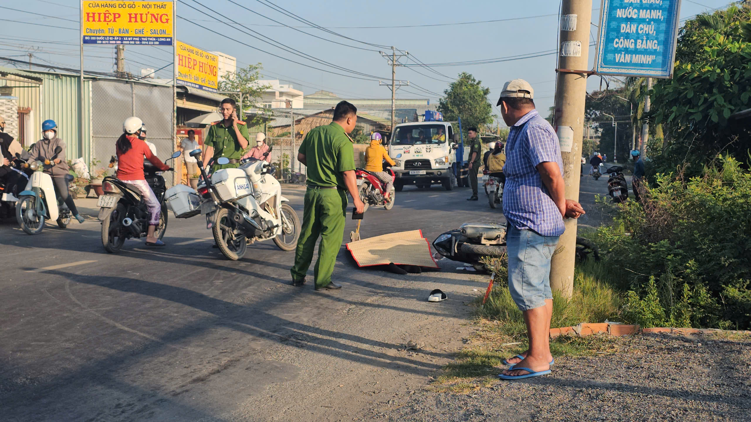 Va chạm giao thông nghiêm trọng ở Tây Ninh khiến một người tử vong - Ảnh 1.