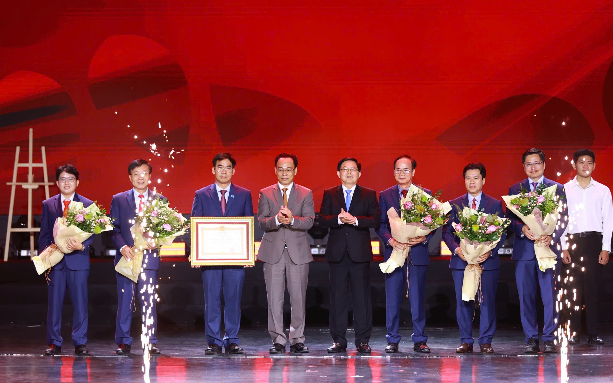 Lần đầu ti&ecirc;n c&oacute; 400 chỉ ti&ecirc;u ng&agrave;nh luật ở khu vực miền Trung  - Ảnh 4.