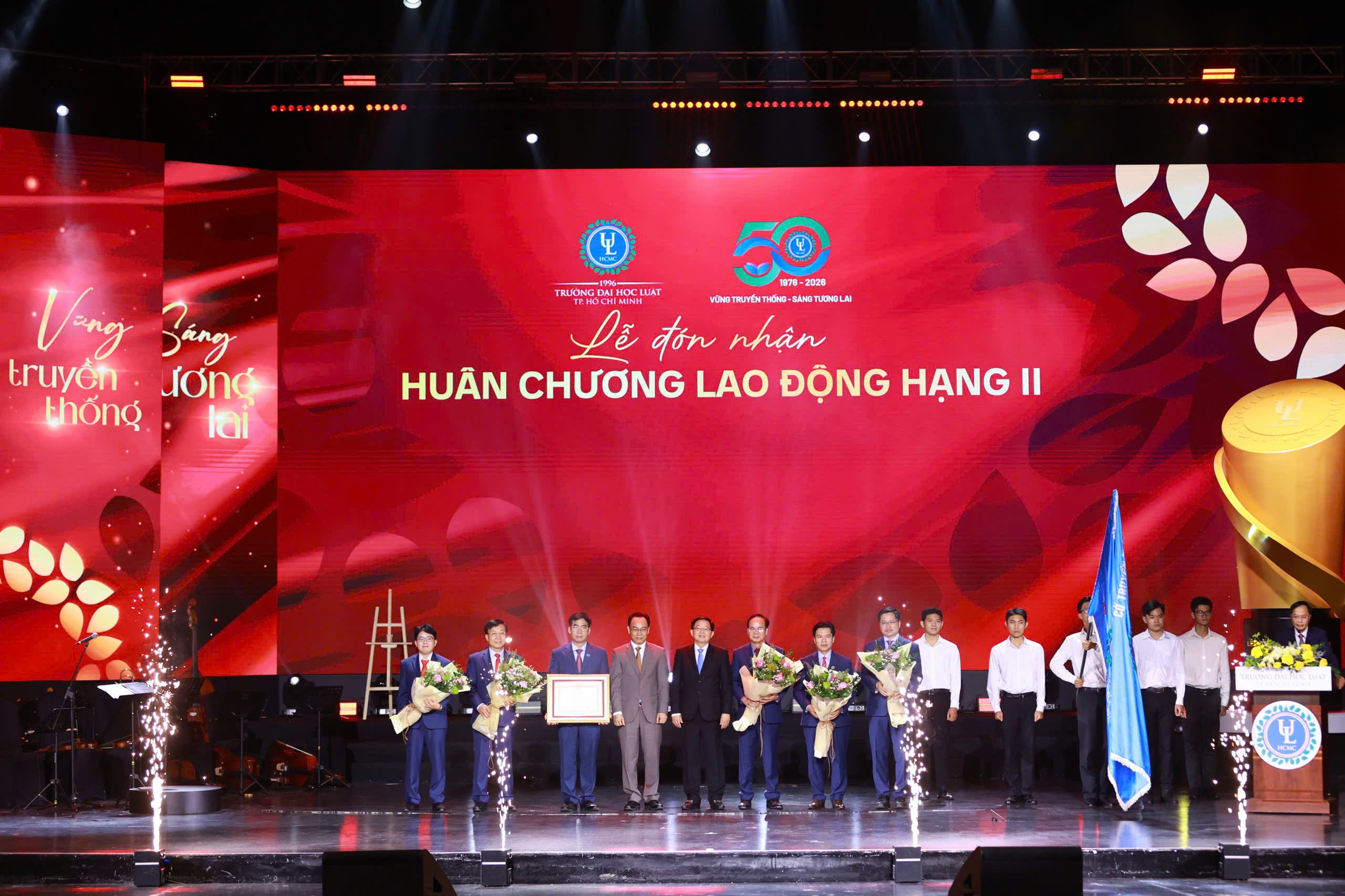 Trường ĐH Luật TPHCM nhận Huân chương Lao động hạng Nhì - Ảnh 3.