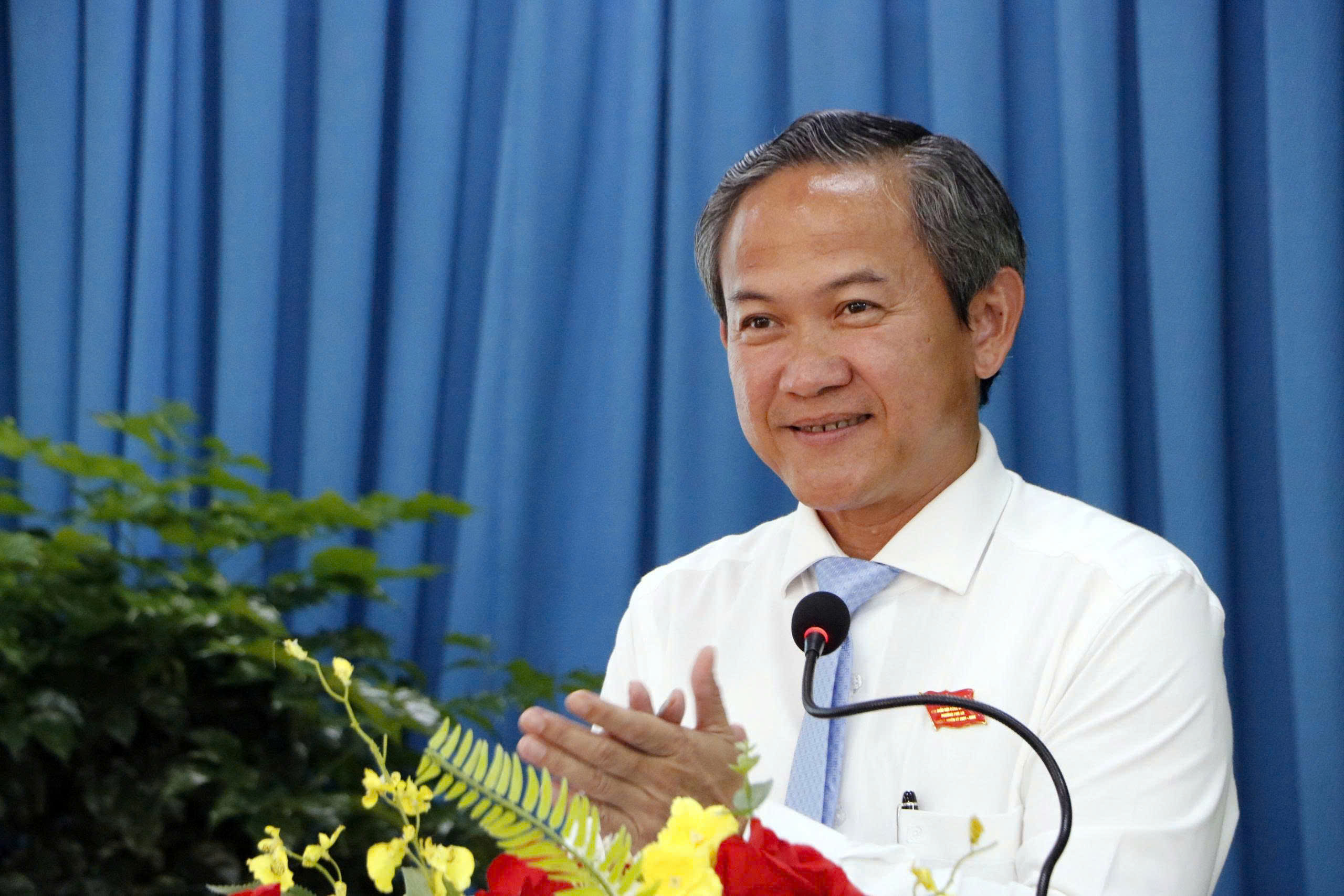 Nguyên Chủ tịch nước Nguyễn Minh Triết dự kỳ họp đầu tiên, khóa II- HĐND phường Phú An - Ảnh 1.