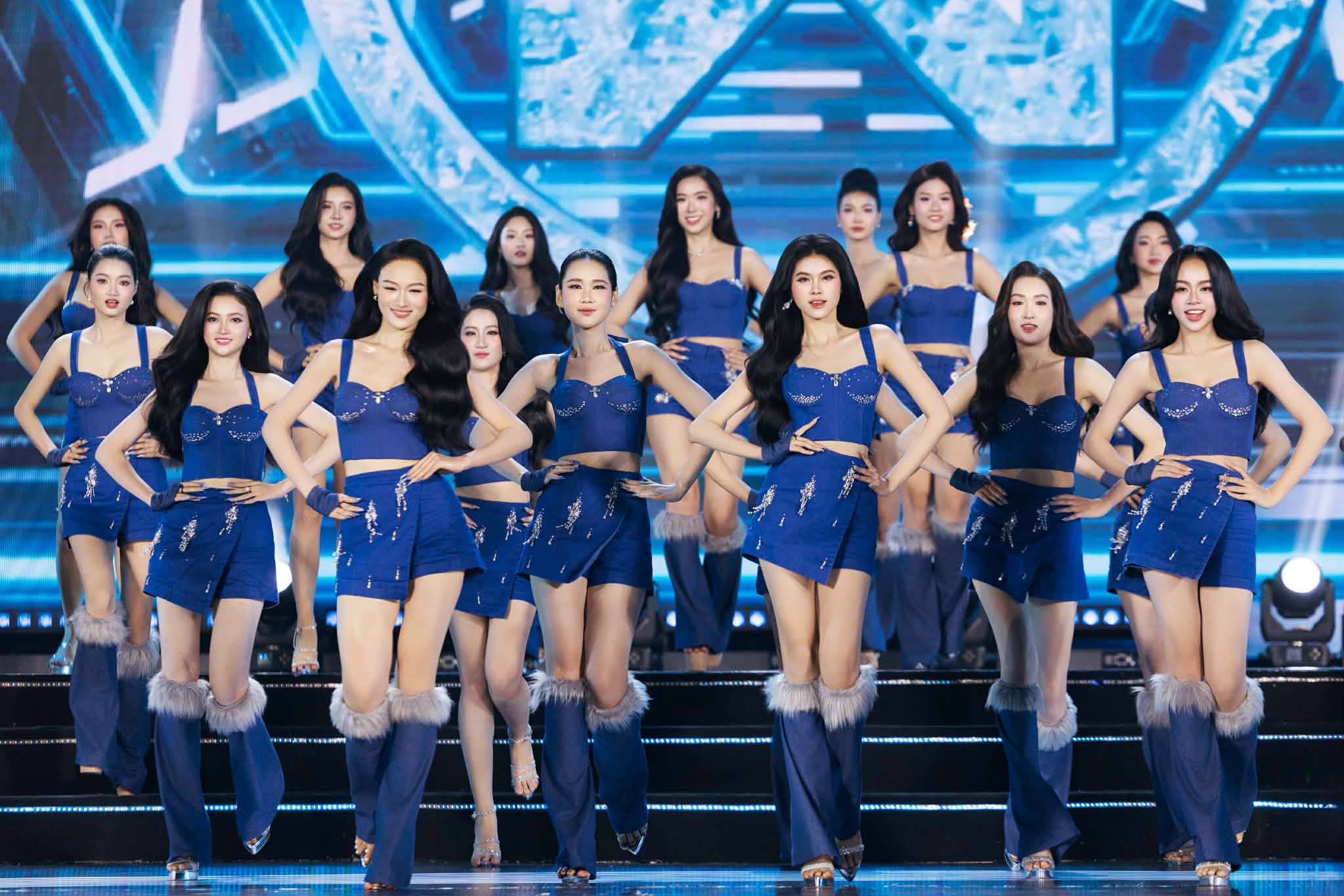 Ai đứng sau những màn đồng diễn ấn tượng ở chung kết Miss World Vietnam 2025  - Ảnh 4.