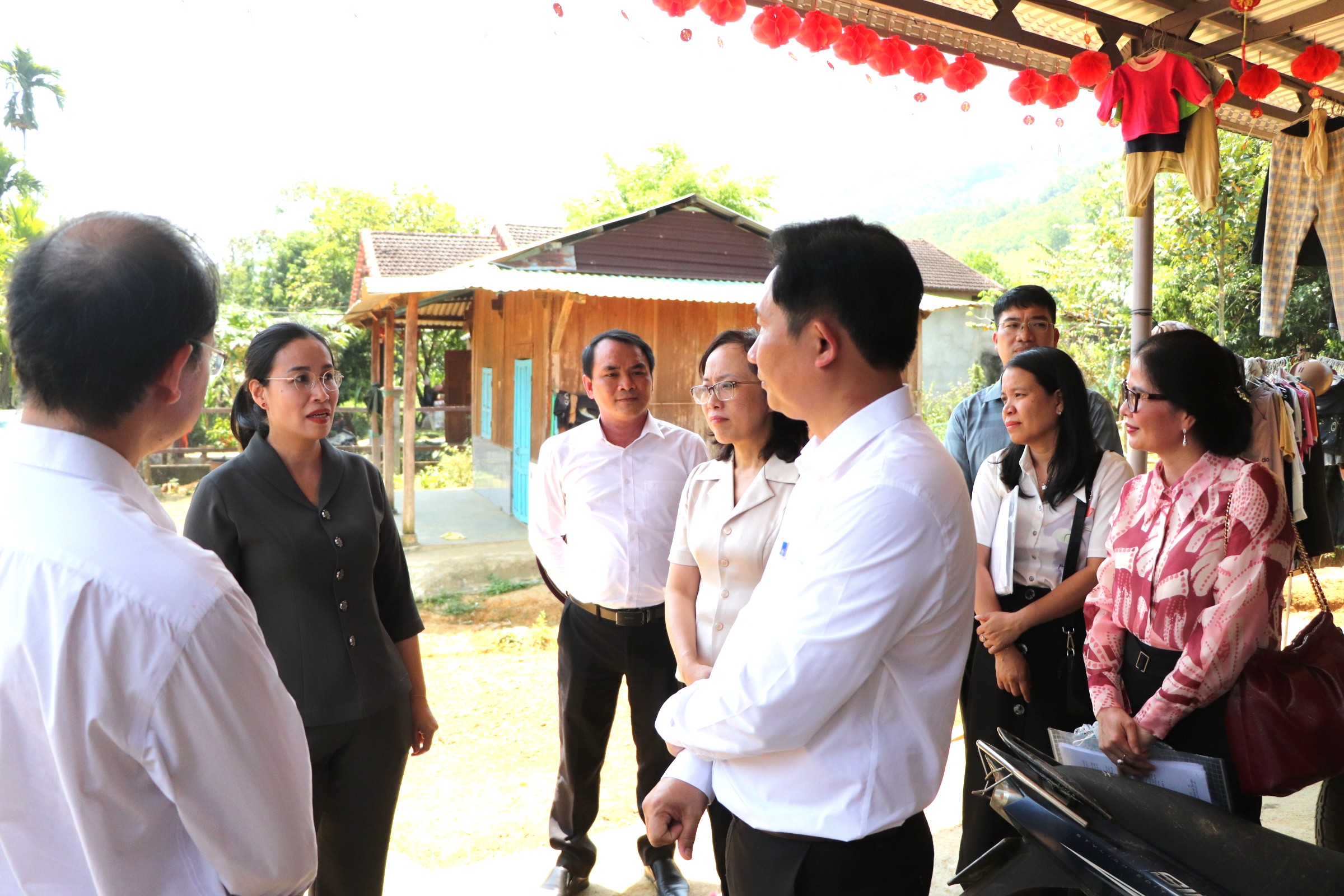 Clip: Tận thấy dân làm món cá ủ chua, Phó Chủ tịch Đà Nẵng nói 