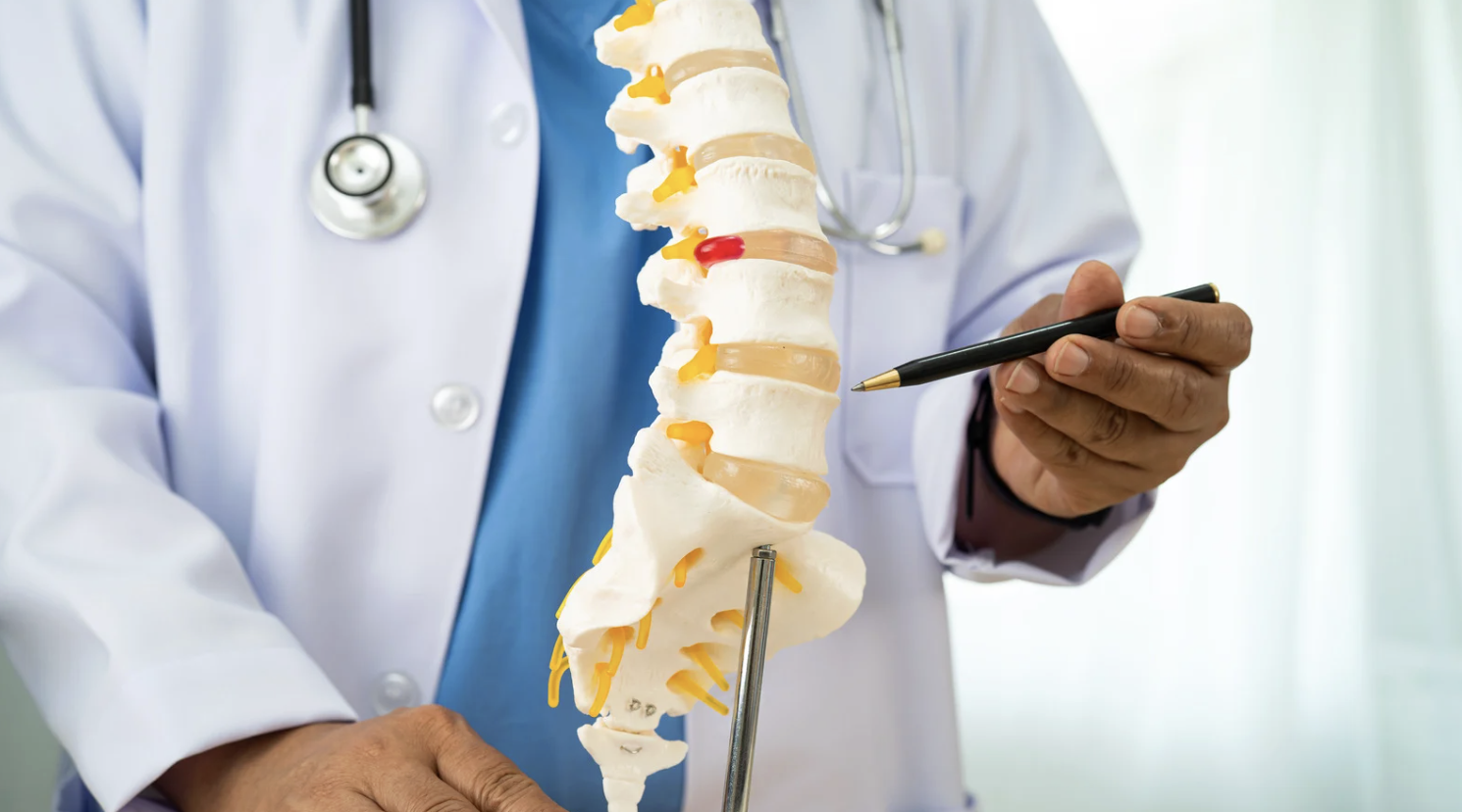 30% phụ nữ Việt mắc loãng xương: Cảnh báo từ chuyên gia quốc tế - Ảnh 1.