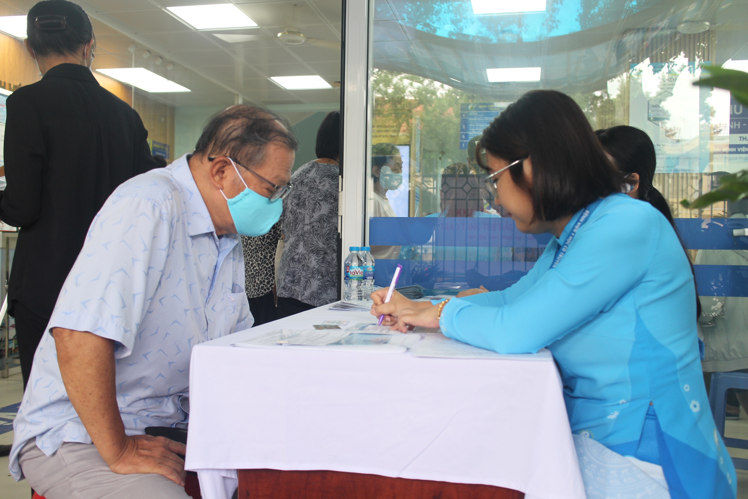 Các chi phí khám chữa bệnh nào được BHYT chi trả? - Ảnh 1.