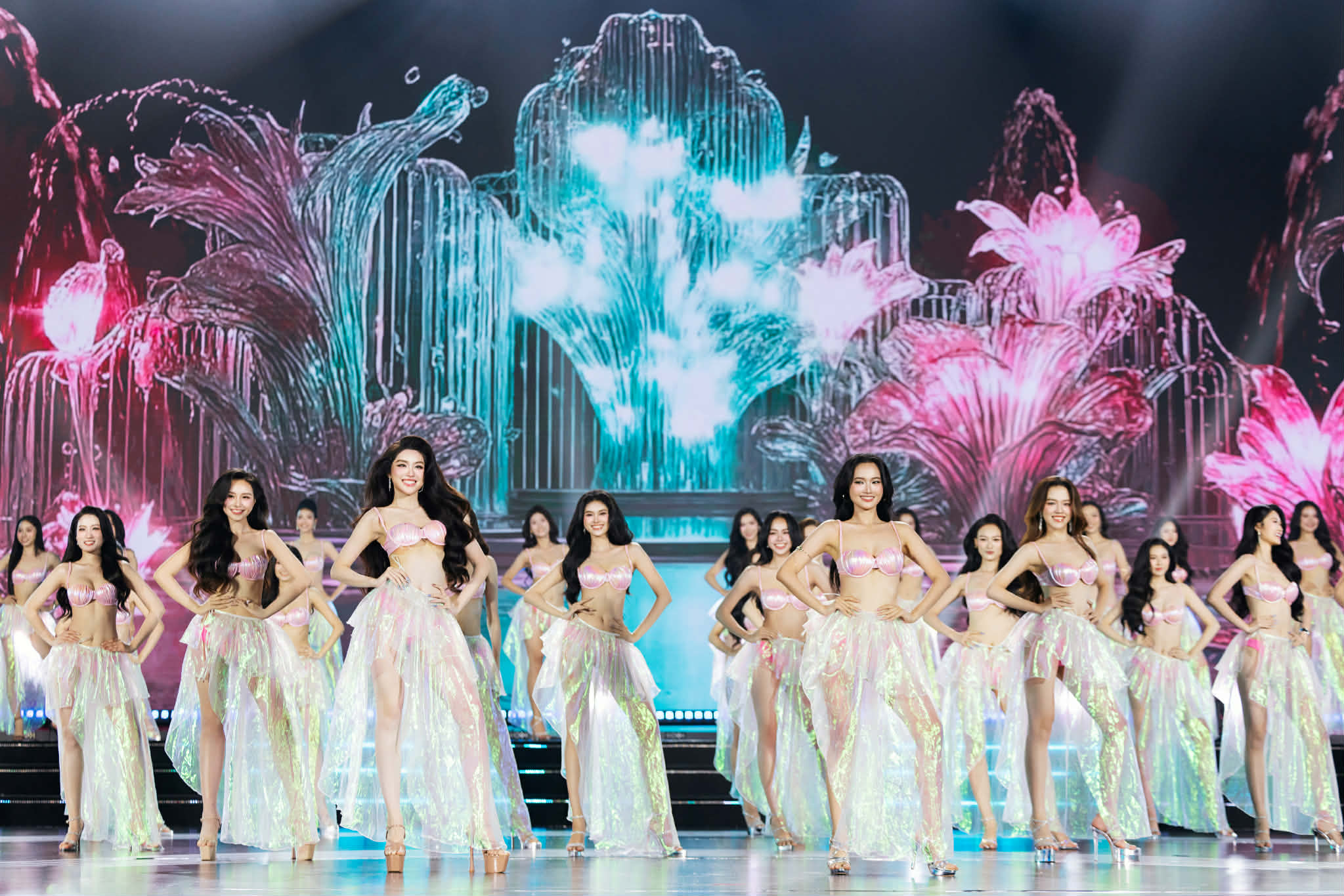 Ai đứng sau những màn đồng diễn ấn tượng ở chung kết Miss World Vietnam 2025  - Ảnh 7.