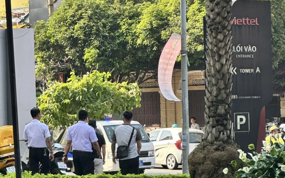 Vụ x&ocirc; x&aacute;t Bến Cam g&acirc;y n&aacute;o loạn: Thanh ni&ecirc;n rượt đuổi , C&ocirc;ng an v&agrave;o cuộc - Ảnh 1.