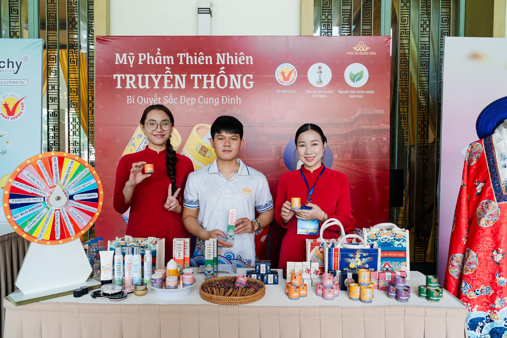 VIDEO: Lạ miệng với đặc sản từ chùm ngây và quả lê-ki-ma tại Lễ công bố Hàng Việt Nam Chất lượng cao - Ảnh 4.