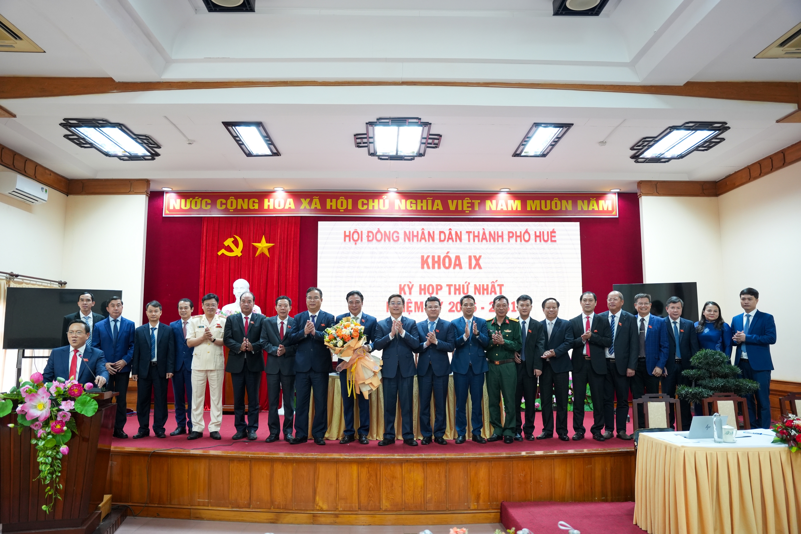 TP Huế bầu các chức danh chủ chốt - Ảnh 2.