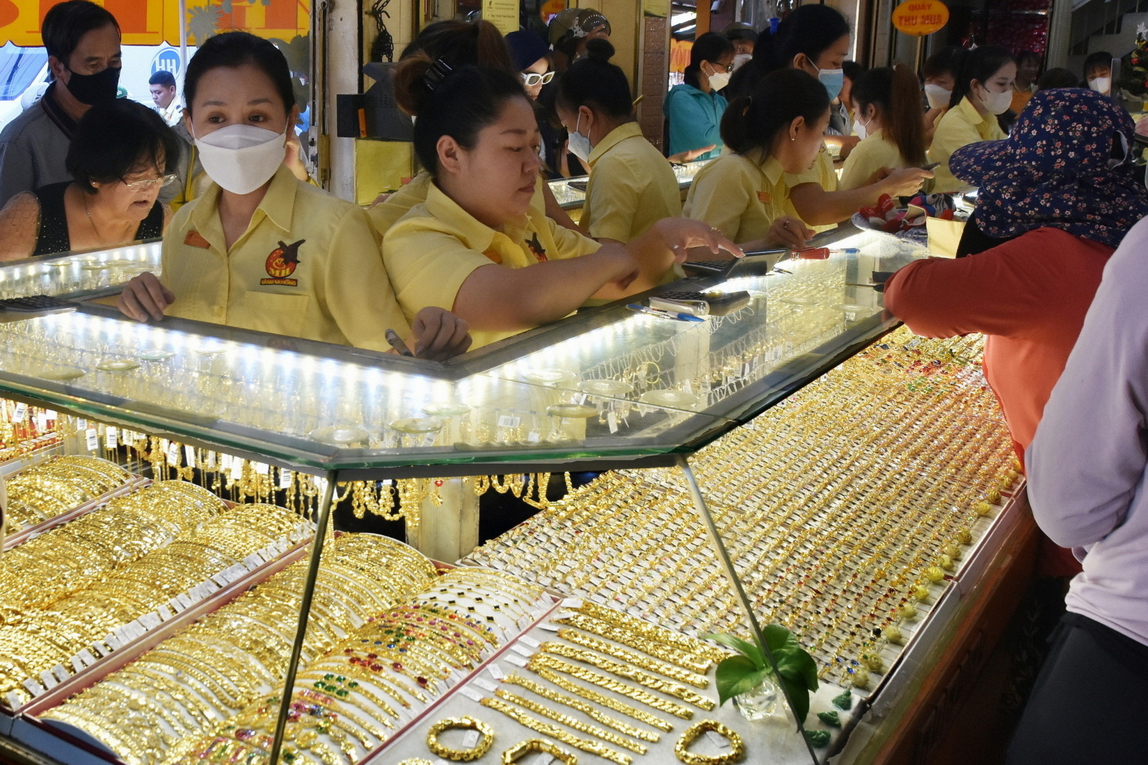 Giá vàng hôm nay, 1-4: Vàng thế giới tăng 138 USD - Ảnh 1.