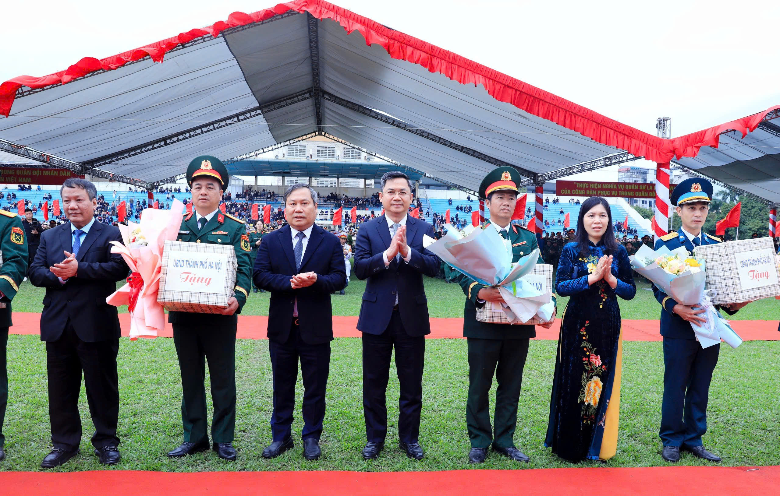 Hà Nội rộn ràng ngày hội tòng quân - Ảnh 7.