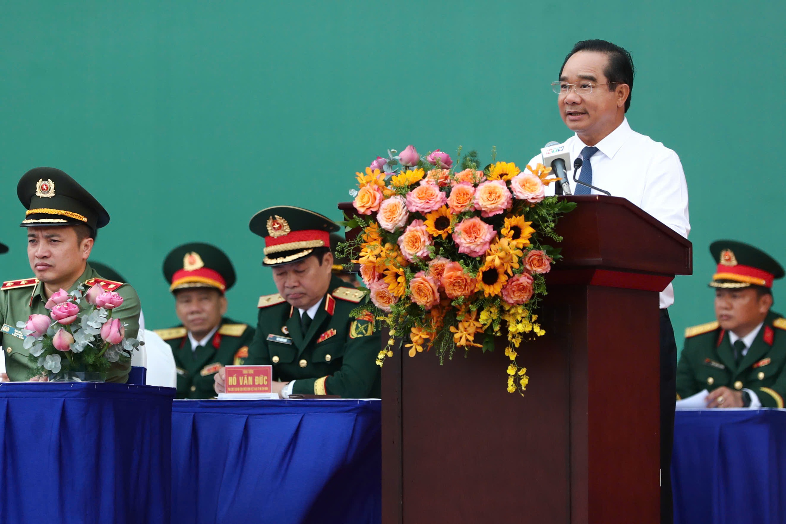 Lớp thanh niên đầu tiên của TPHCM sau sáp nhập lên đường nhập ngũ - Ảnh 4.