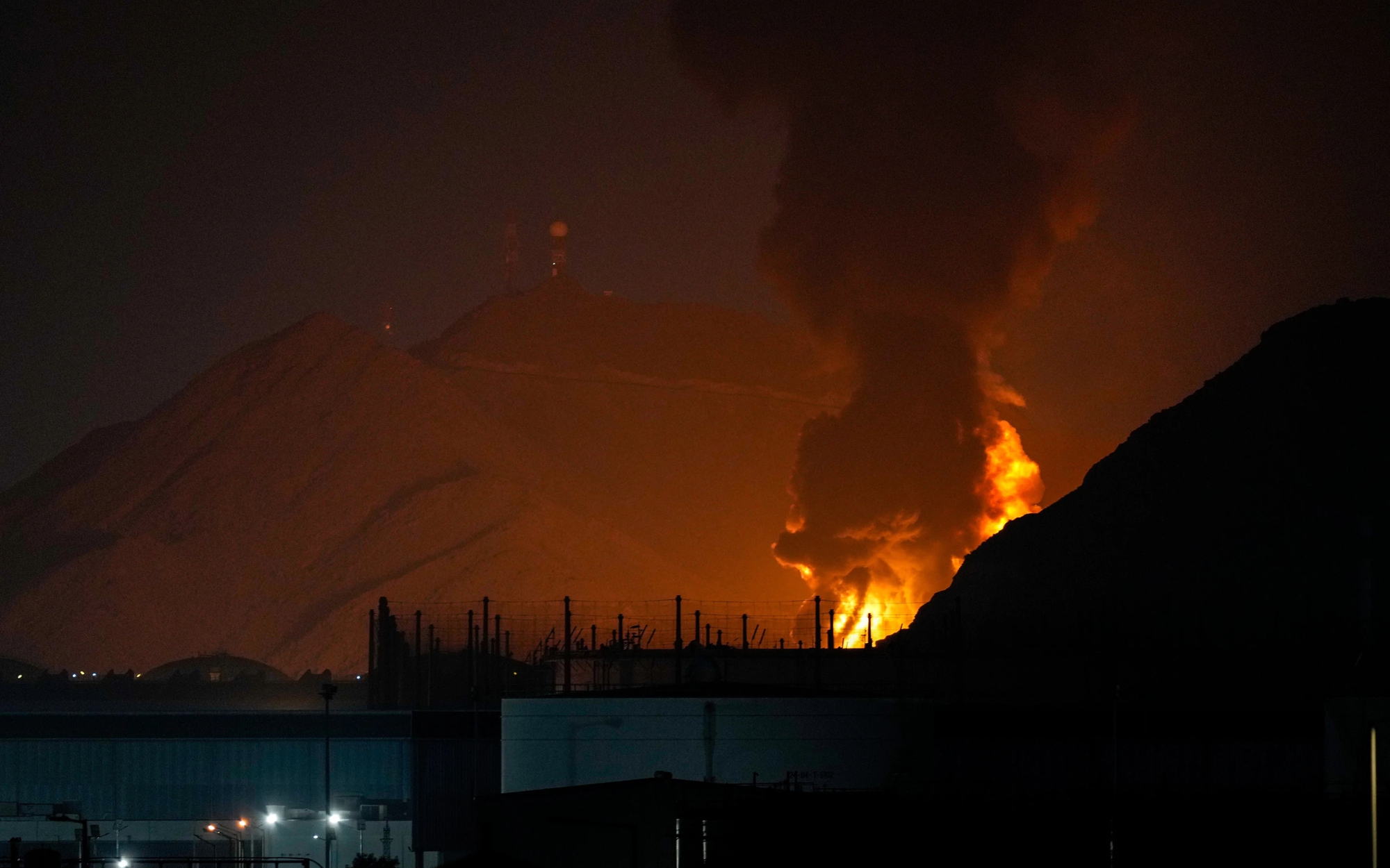 H&agrave;ng trăm tay s&uacute;ng người Kurd mở cuộc tấn c&ocirc;ng tr&ecirc;n bộ v&agrave;o Iran - Ảnh 2.