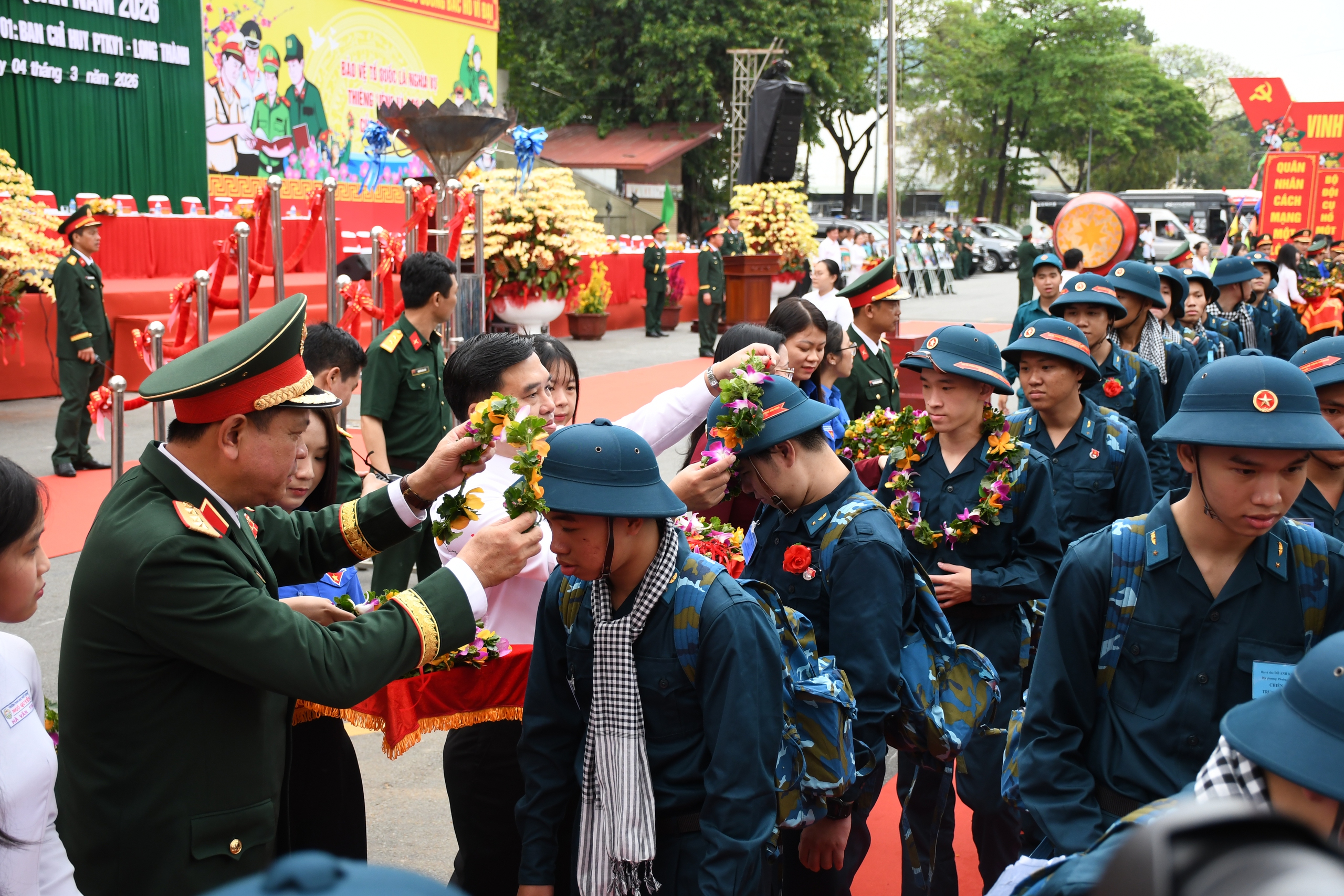Xúc động lễ giao nhận Quân thanh niên Đồng Nai lên đường nhập ngũ năm 2026 - Ảnh 5. Xúc động lễ giao nhận Quân thanh niên Đồng Nai lên đường nhập ngũ năm 2026 - Ảnh 5.