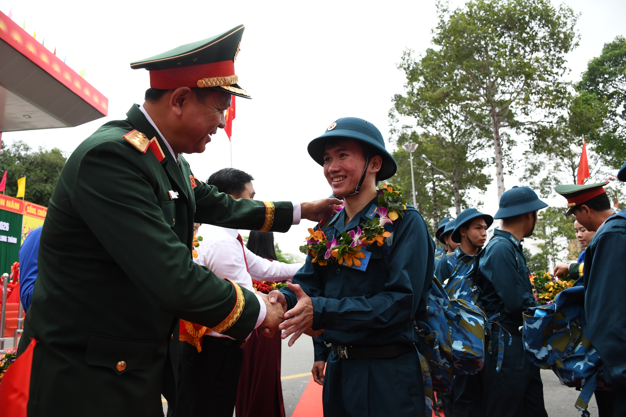 Xúc động lễ giao nhận Quân thanh niên Đồng Nai lên đường nhập ngũ năm 2026 - Ảnh 6. Xúc động lễ giao nhận Quân thanh niên Đồng Nai lên đường nhập ngũ năm 2026 - Ảnh 6.