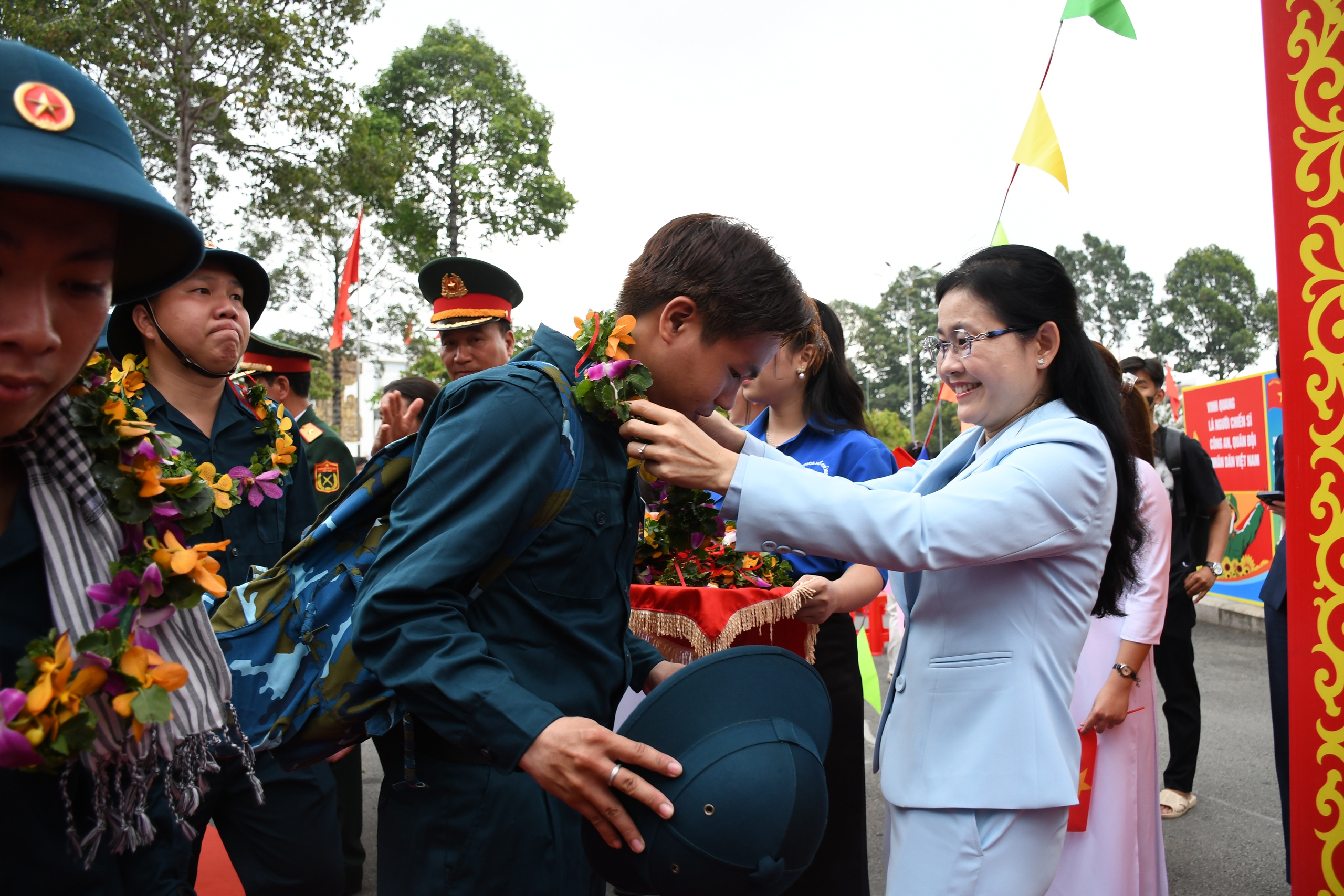 Xúc động lễ giao nhận Quân thanh niên Đồng Nai lên đường nhập ngũ năm 2026 - Ảnh 7. Xúc động lễ giao nhận Quân thanh niên Đồng Nai lên đường nhập ngũ năm 2026 - Ảnh 7.