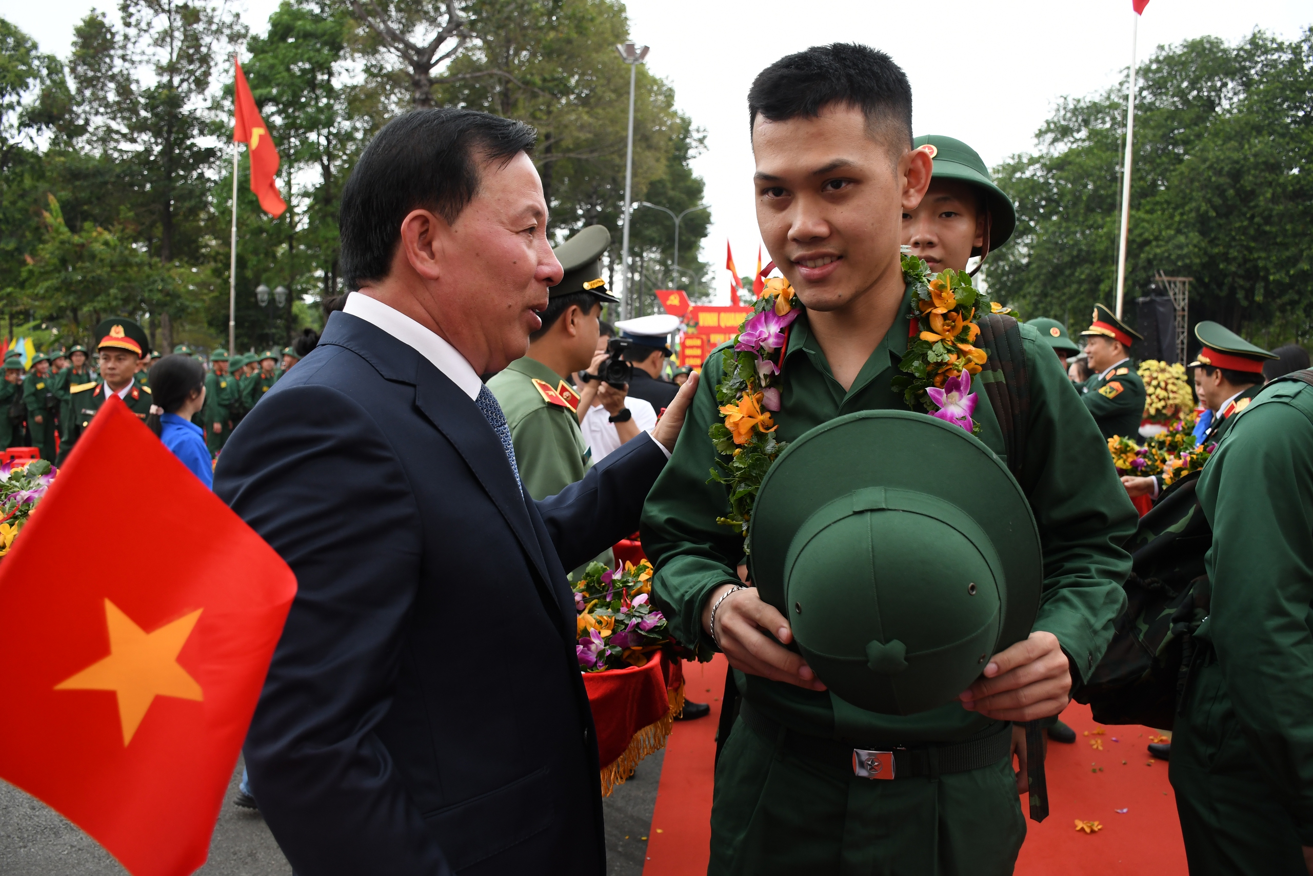 Xúc động lễ giao nhận Quân thanh niên Đồng Nai lên đường nhập ngũ năm 2026 - Ảnh 8. Xúc động lễ giao nhận Quân thanh niên Đồng Nai lên đường nhập ngũ năm 2026 - Ảnh 8.