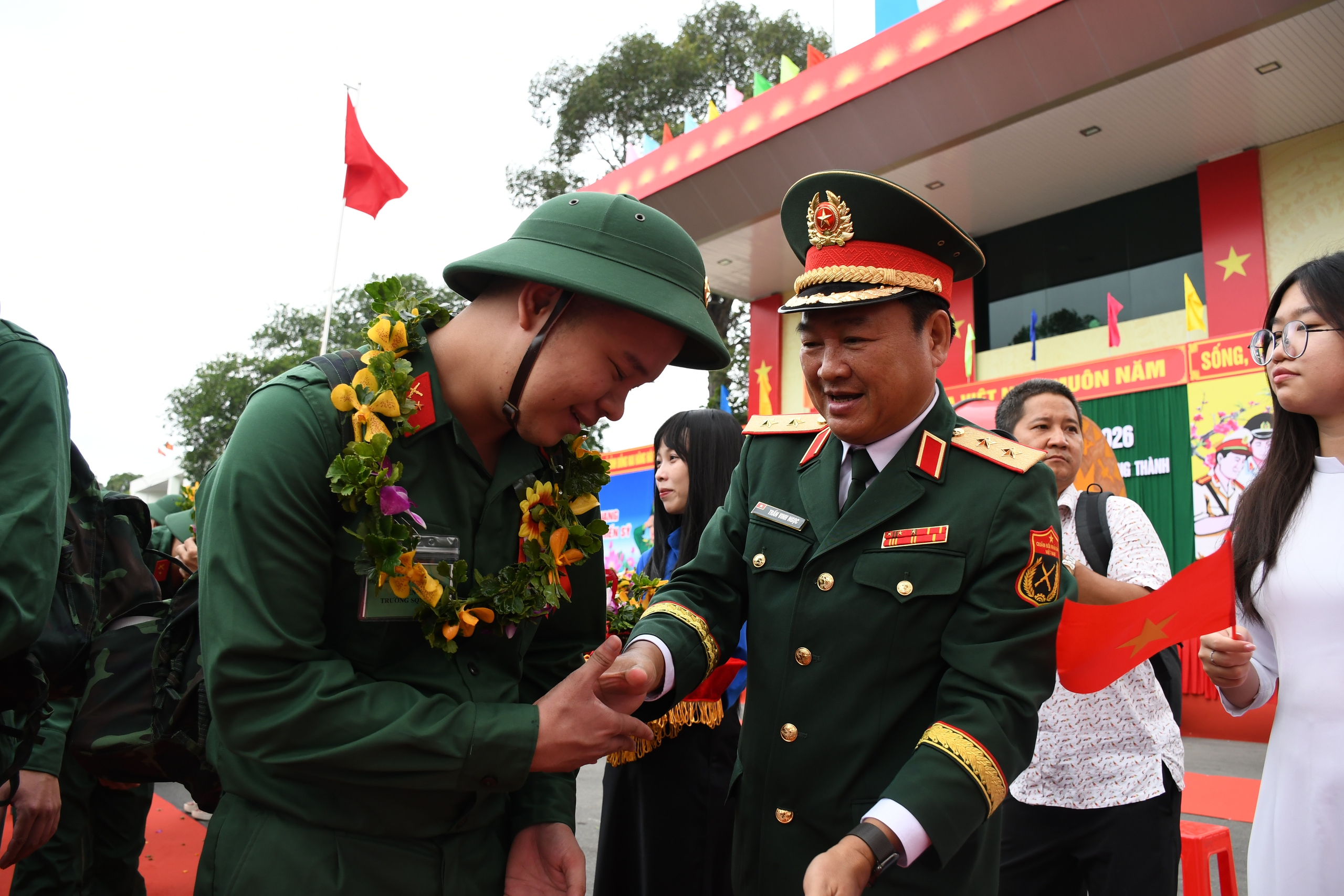 Xúc động lễ giao nhận Quân thanh niên Đồng Nai lên đường nhập ngũ năm 2026 - Ảnh 9. Xúc động lễ giao nhận Quân thanh niên Đồng Nai lên đường nhập ngũ năm 2026 - Ảnh 9.