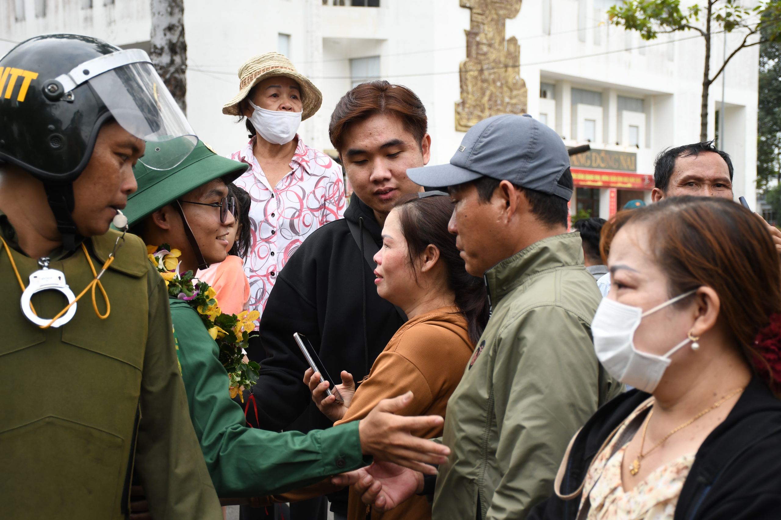 Xúc động lễ giao nhận Quân thanh niên Đồng Nai lên đường nhập ngũ năm 2026 - Ảnh 14. Xúc động lễ giao nhận Quân thanh niên Đồng Nai lên đường nhập ngũ năm 2026 - Ảnh 14.
