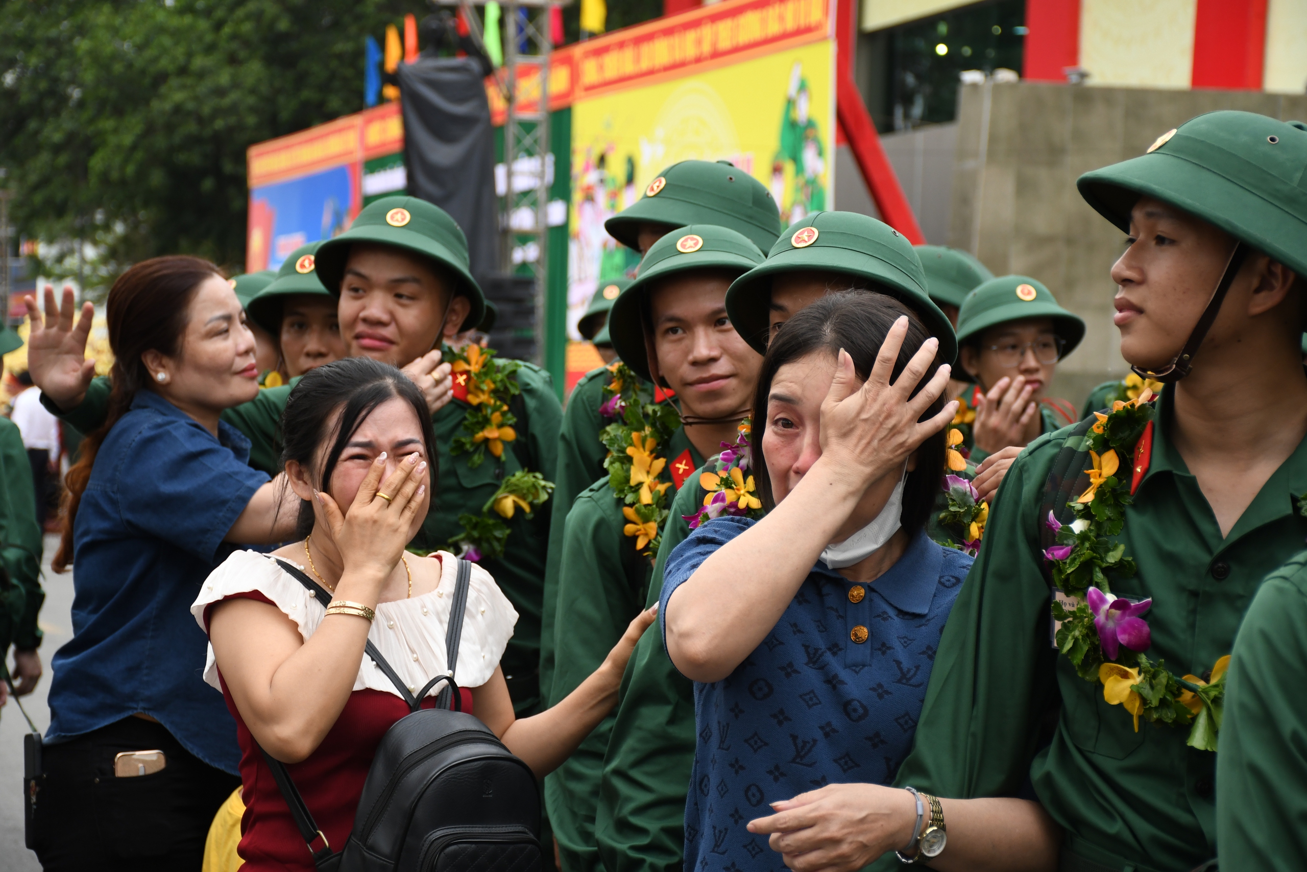 Xúc động lễ giao nhận Quân thanh niên Đồng Nai lên đường nhập ngũ năm 2026 - Ảnh 15. Xúc động lễ giao nhận Quân thanh niên Đồng Nai lên đường nhập ngũ năm 2026 - Ảnh 15.