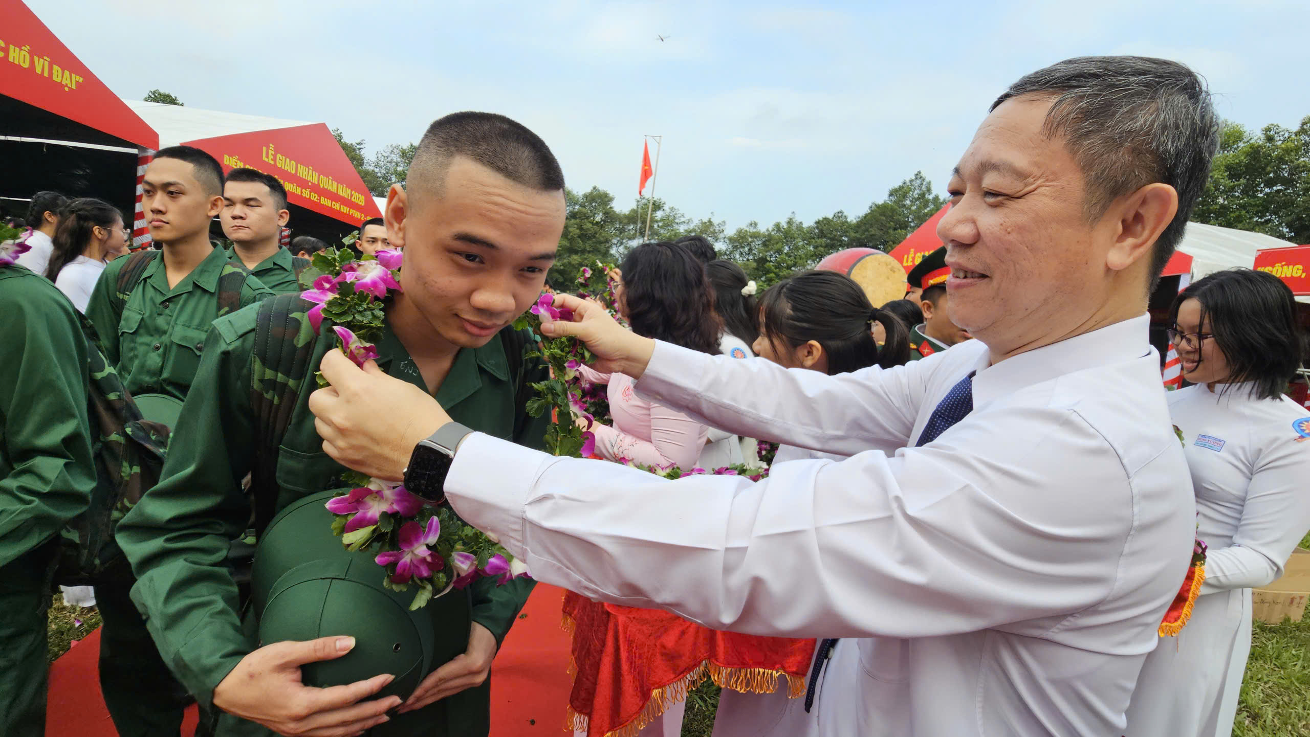 Lễ giao nhận quân TPHCM 2026: Tôn vinh thanh niên lên đường thực hiện nhiệm vụ - Ảnh 9. Lễ giao nhận quân TPHCM 2026: Tôn vinh thanh niên lên đường thực hiện nhiệm vụ - Ảnh 9.