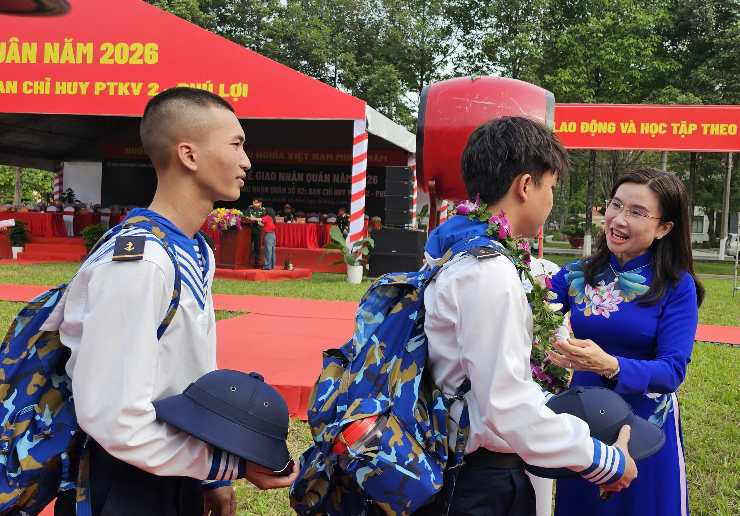 Lễ giao nhận quân TPHCM 2026: Tôn vinh thanh niên lên đường thực hiện nhiệm vụ - Ảnh 7. Lễ giao nhận quân TPHCM 2026: Tôn vinh thanh niên lên đường thực hiện nhiệm vụ - Ảnh 7.