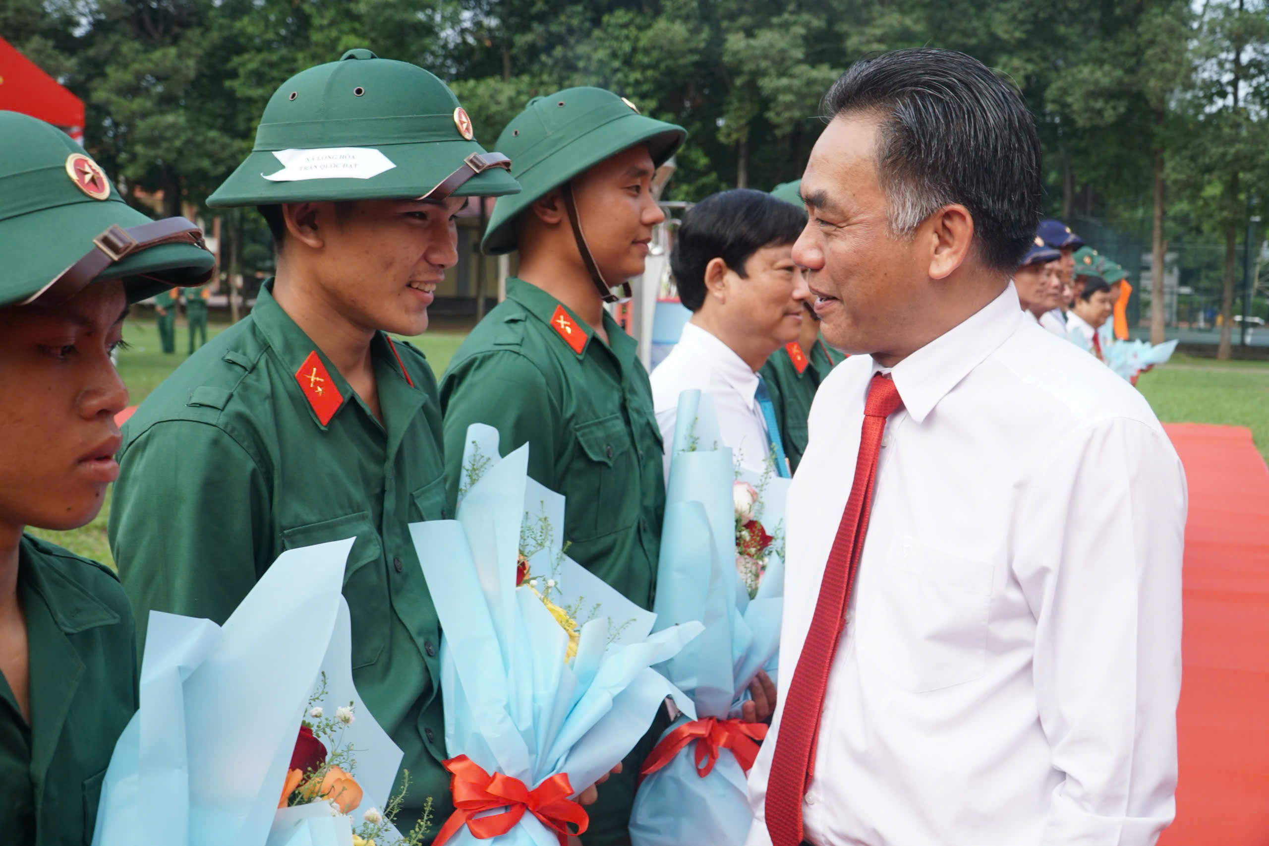 Lễ giao nhận quân TPHCM 2026: Tôn vinh thanh niên lên đường thực hiện nhiệm vụ - Ảnh 8. Lễ giao nhận quân TPHCM 2026: Tôn vinh thanh niên lên đường thực hiện nhiệm vụ - Ảnh 8.