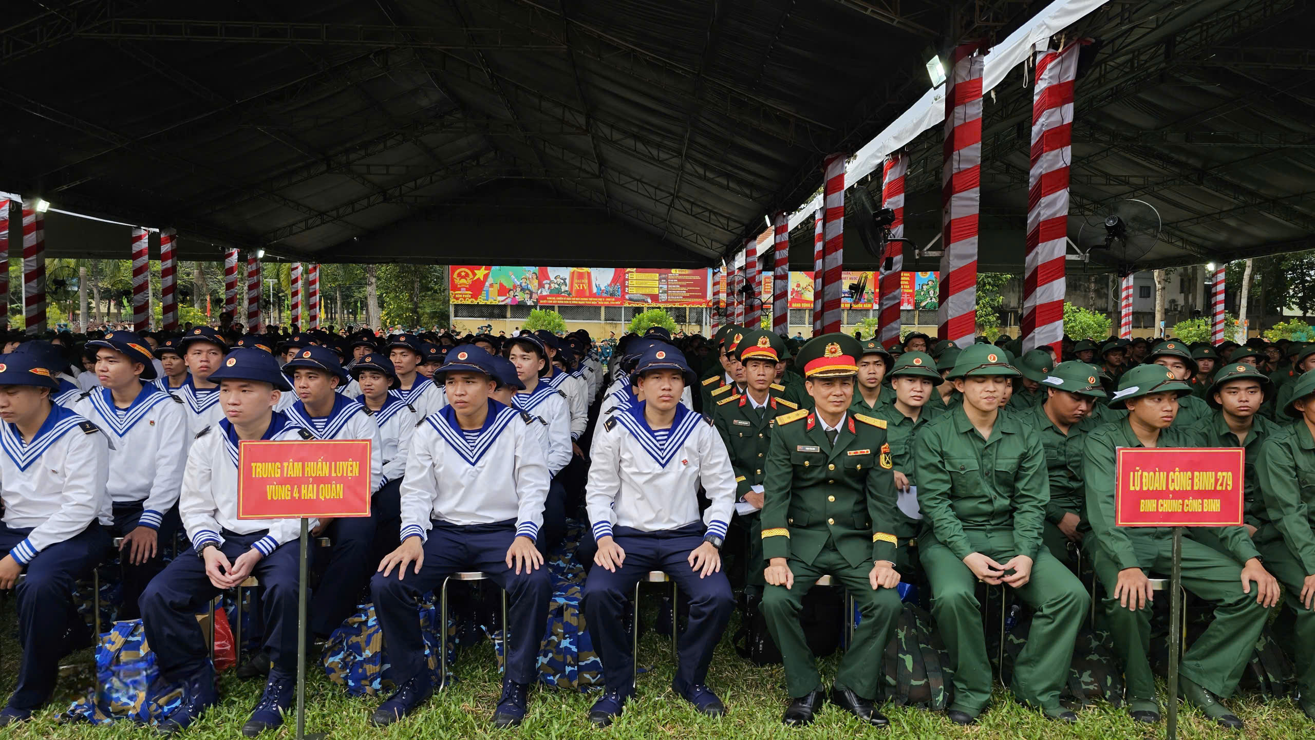 Lễ giao nhận quân TPHCM 2026: Tôn vinh thanh niên lên đường thực hiện nhiệm vụ - Ảnh 5. Lễ giao nhận quân TPHCM 2026: Tôn vinh thanh niên lên đường thực hiện nhiệm vụ - Ảnh 5.