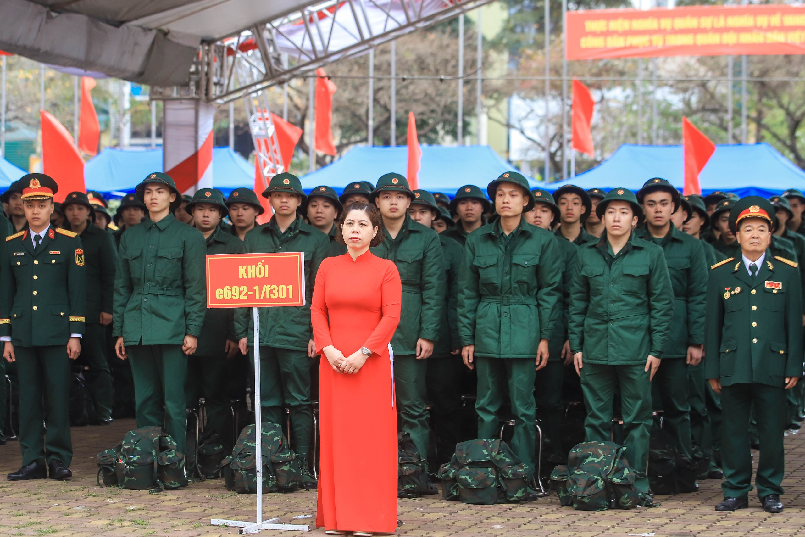 Hà Nội rộn ràng ngày hội tòng quân - Ảnh 4.