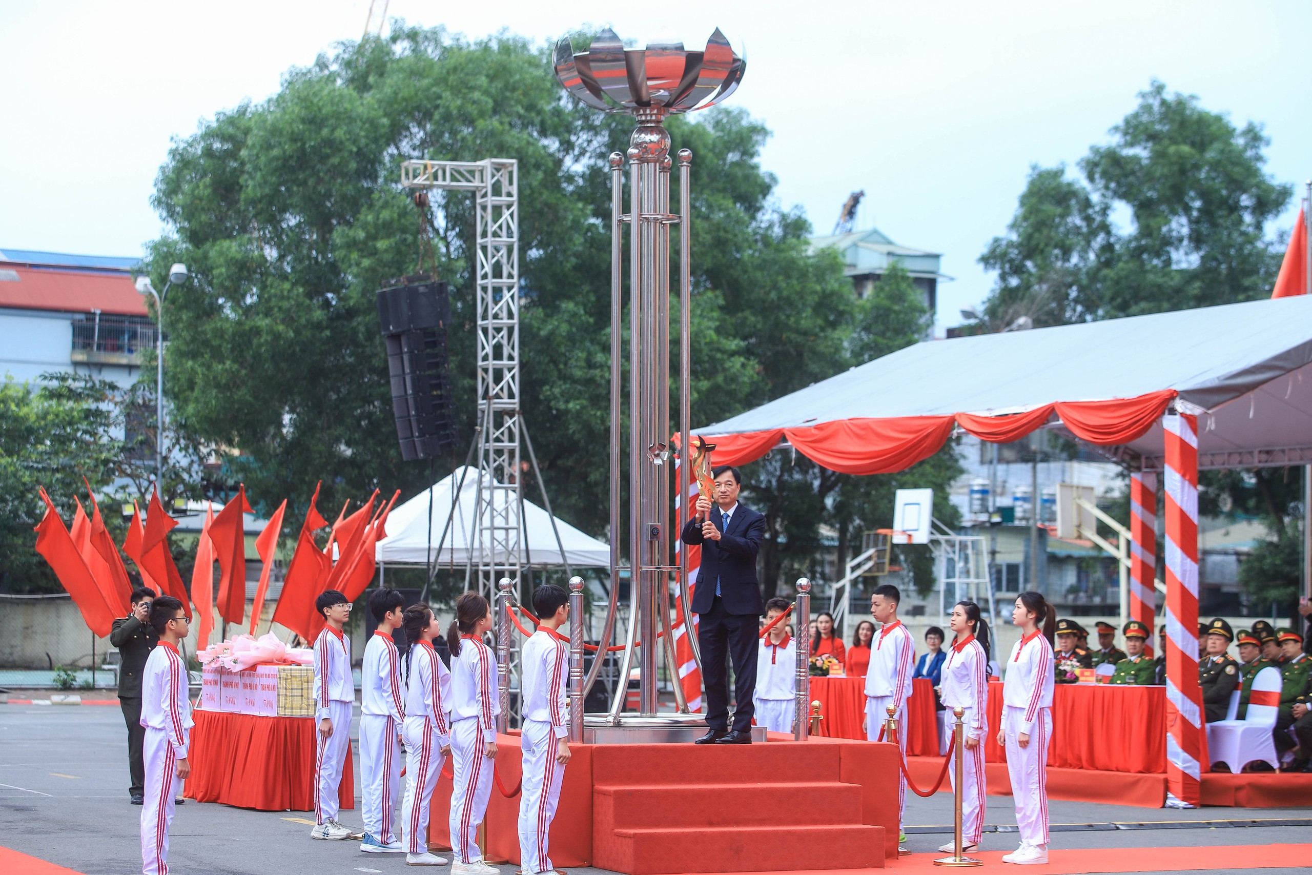 Hà Nội rộn ràng ngày hội tòng quân - Ảnh 2.