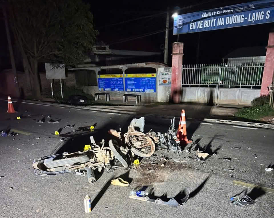 Tai nạn kinh hoàng giữa 2 xe máy, 4 người tử vong - Ảnh 1.