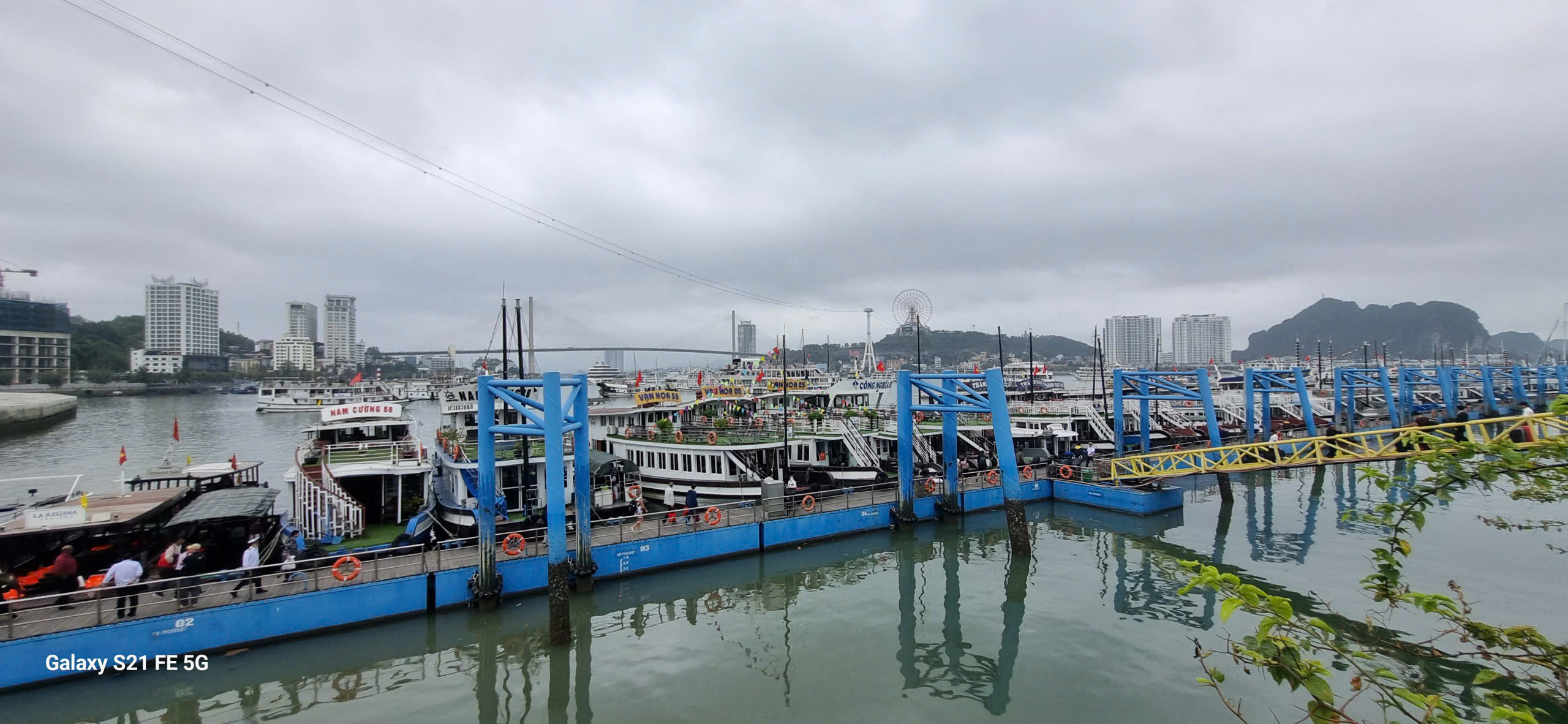 Quảng Ninh yêu cầu rà soát an toàn tàu du lịch Sau sự cố cháy tàu 2026 - Ảnh 1.