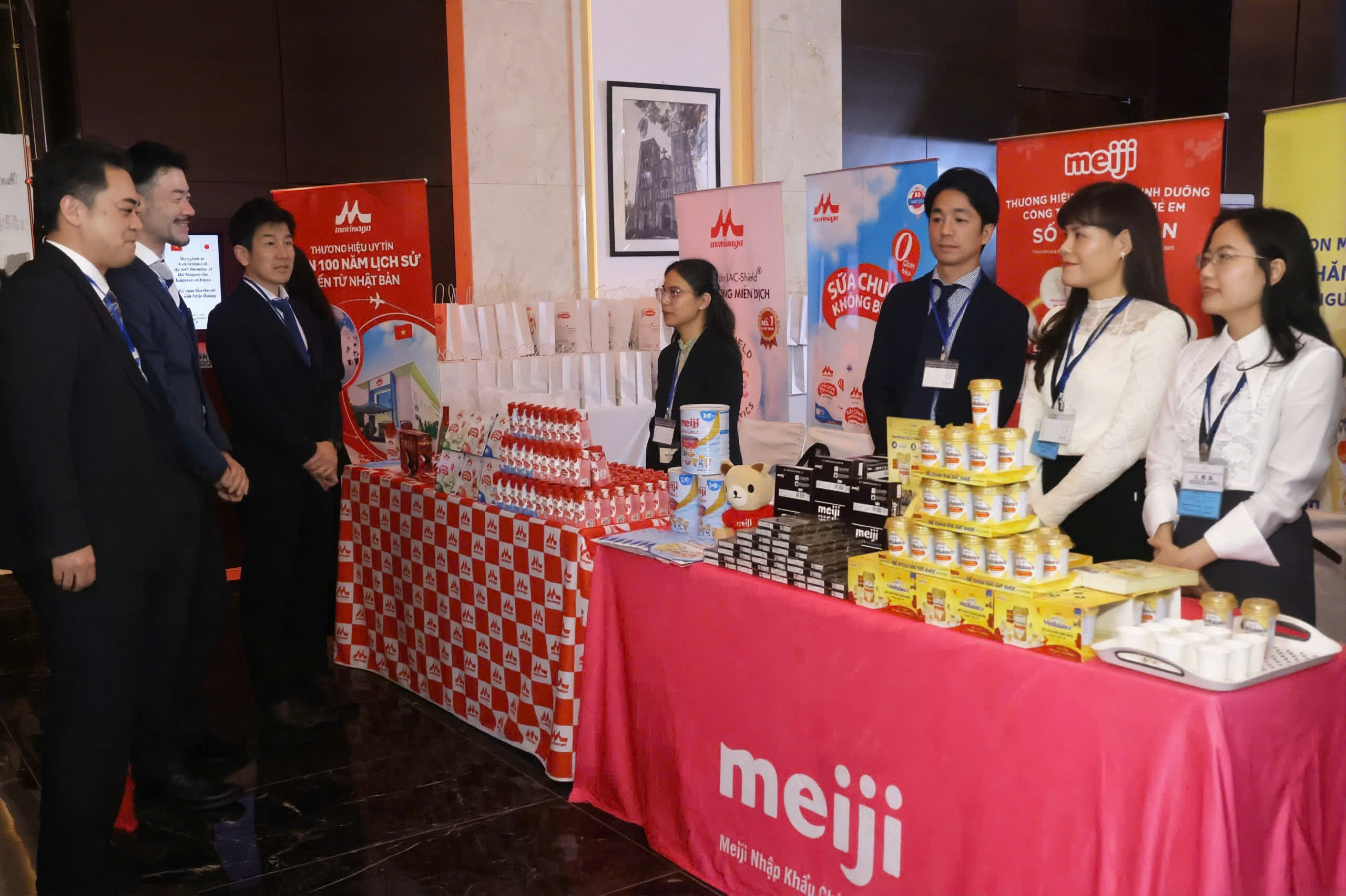 Lễ kỷ niệm 66 năm Ng&agrave;y sinh Nhật ho&agrave;ng: Thắt chặt quan hệ Việt - Nhật - Ảnh 4.