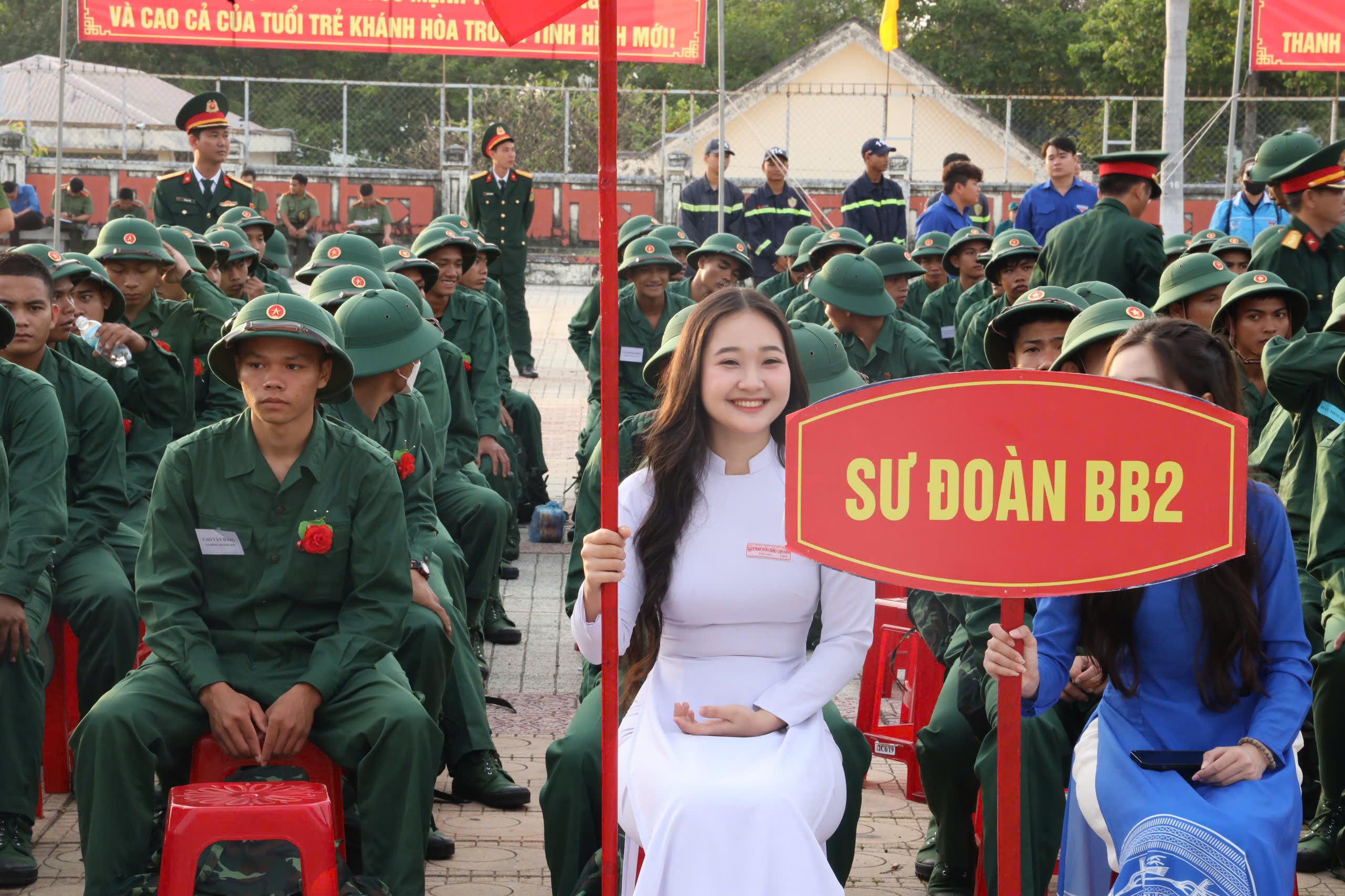 Khánh Hòa: Hơn 1.300 thanh niên viết đơn tình nguyện nhập ngũ - Ảnh 3.