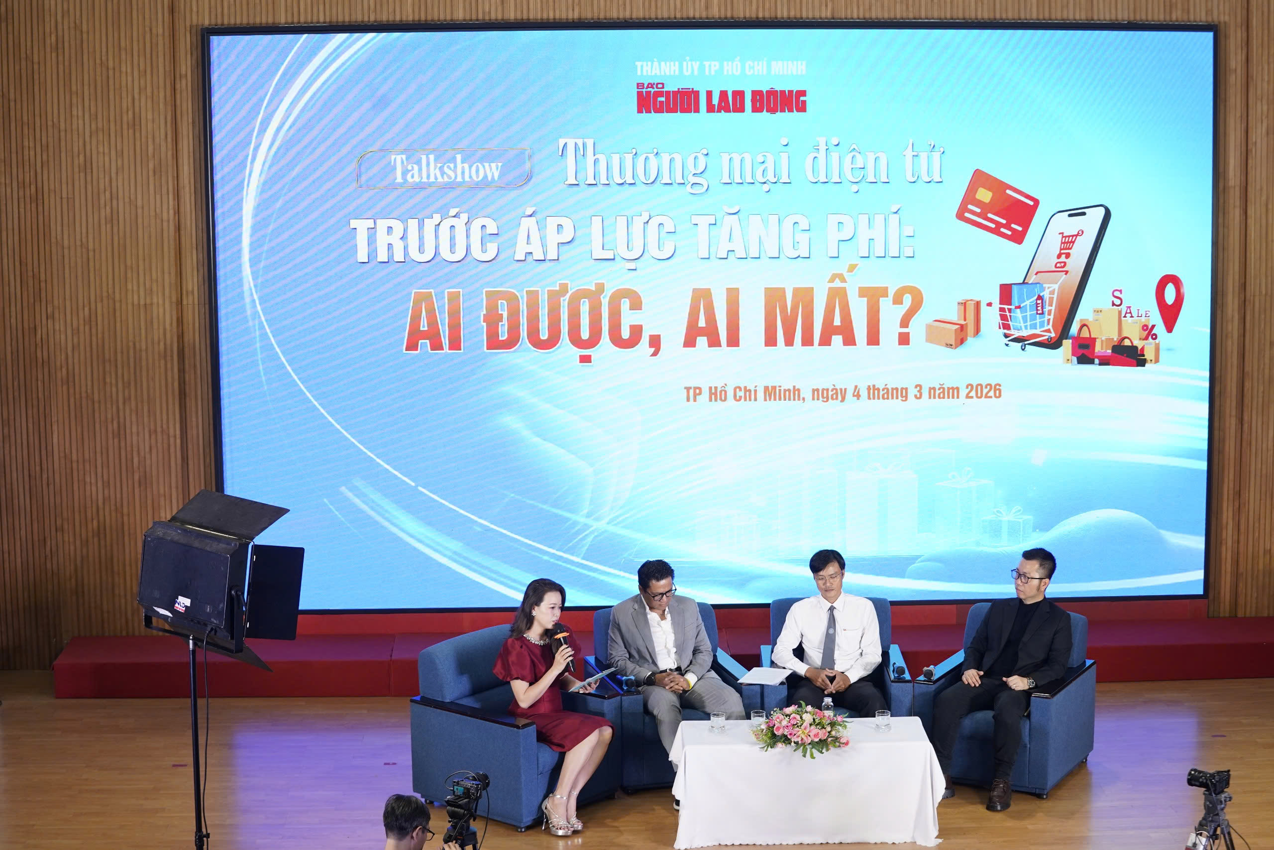 Thương mại điện tử Việt Nam 2026: Sàn tăng phí , Người tiêu dùng chịu thiệt - Ảnh 1. Thương mại điện tử Việt Nam 2026: Sàn tăng phí , Người tiêu dùng chịu thiệt - Ảnh 1.