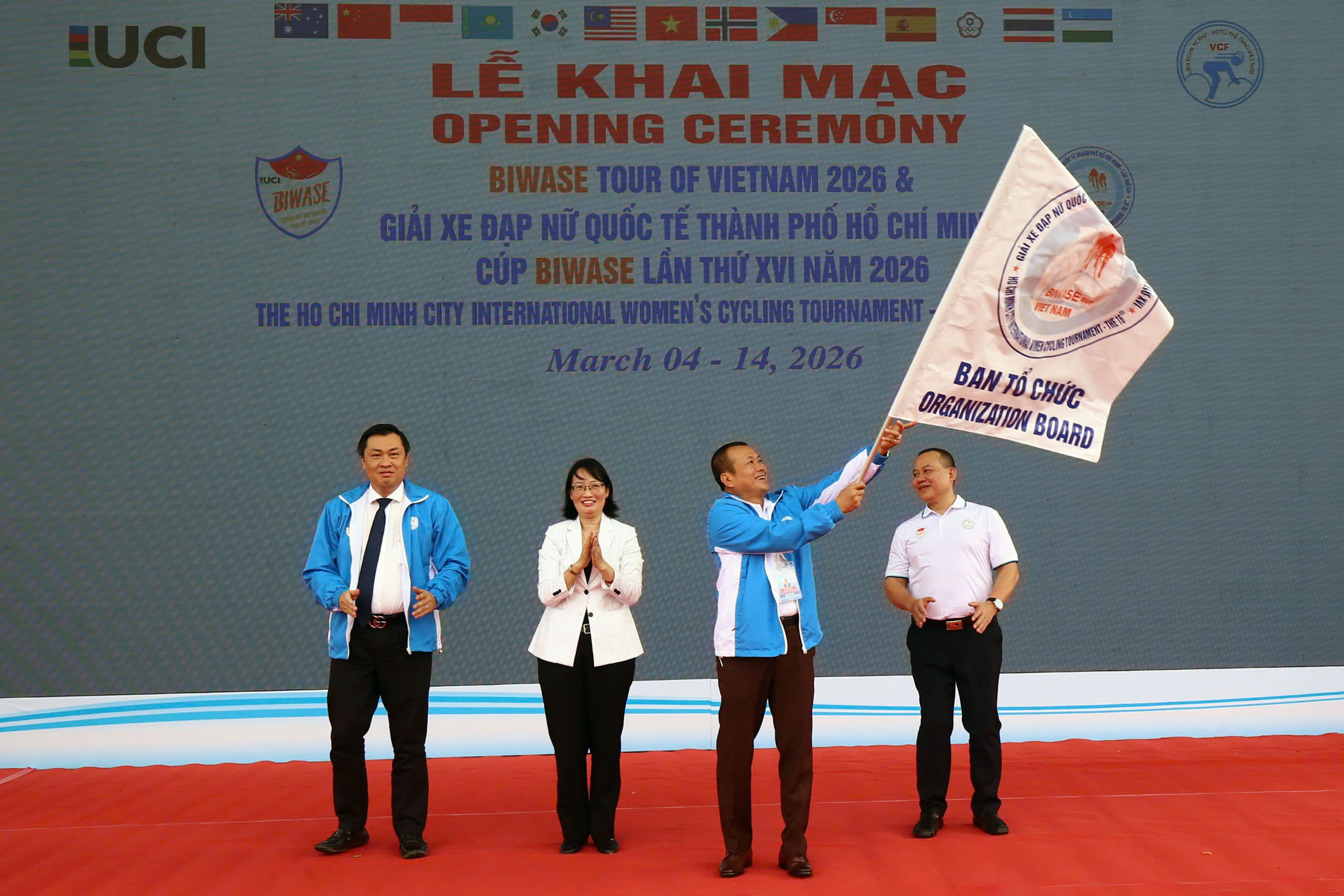 Khai m&agrave;n UCI Biwase Tour of Vietnam 2026: Hai tay đua ngoại tạo bất ngờ, Nguyễn Thị Thật về thứ ba - Ảnh 1.