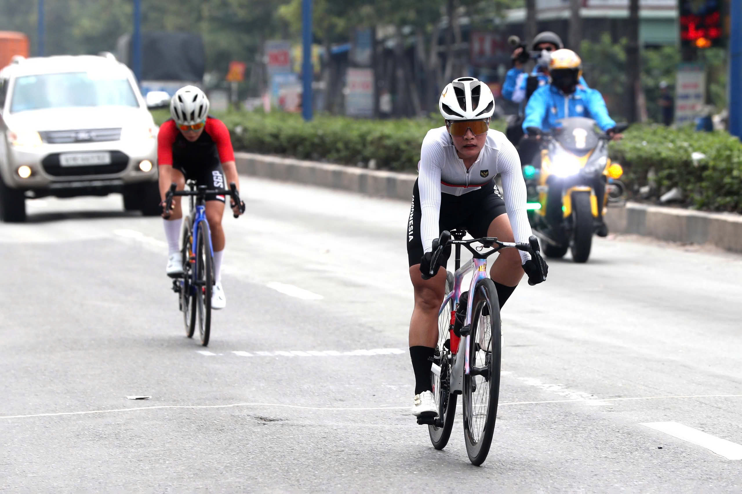 Khai m&agrave;n UCI Biwase Tour of Vietnam 2026: Hai tay đua ngoại tạo bất ngờ, Nguyễn Thị Thật về thứ ba - Ảnh 5.