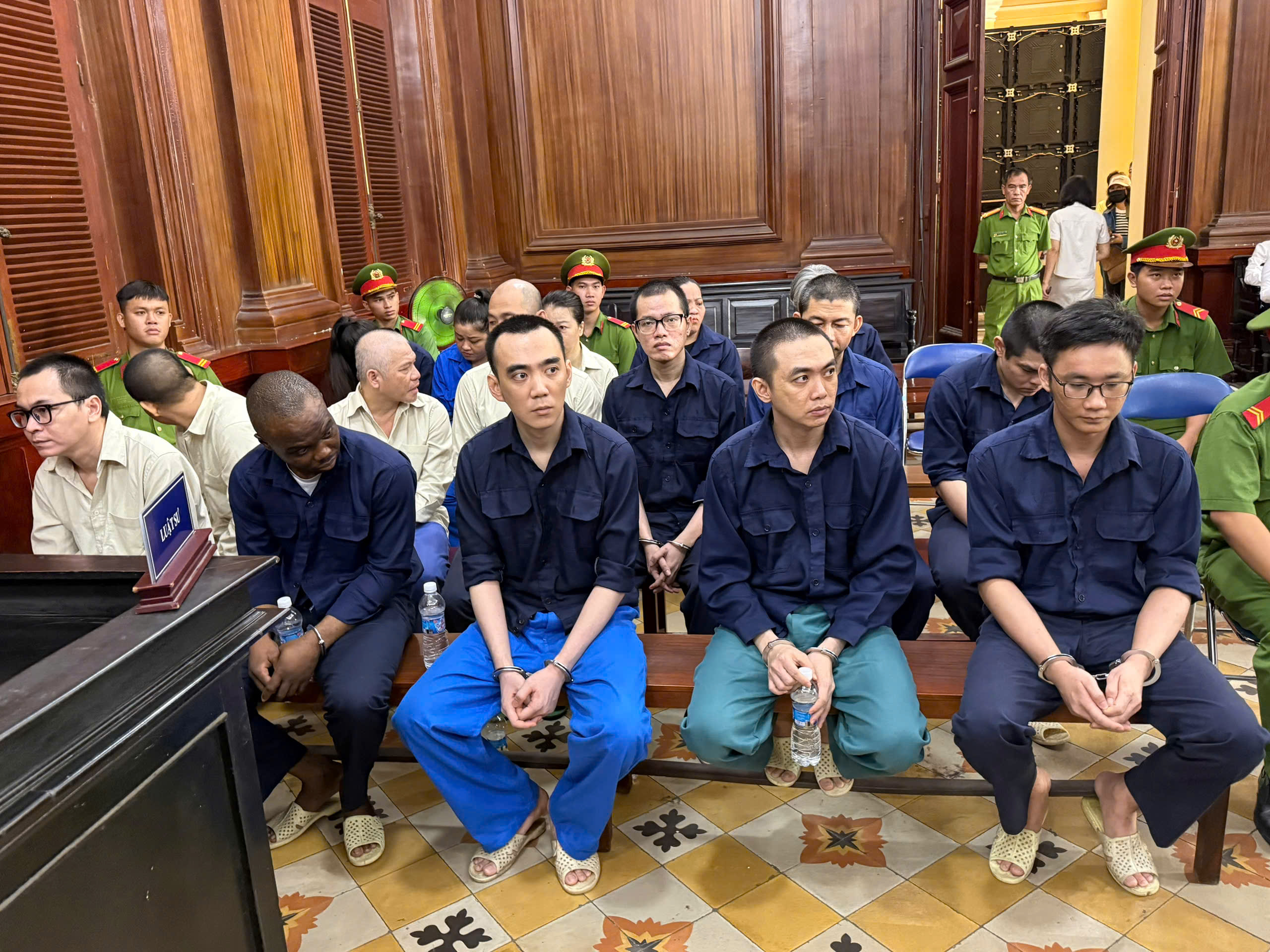 Tiệm vàng ở TPHCM điều hành dòng tiền lậu hơn 2.000 tỉ đồng - Ảnh 1.