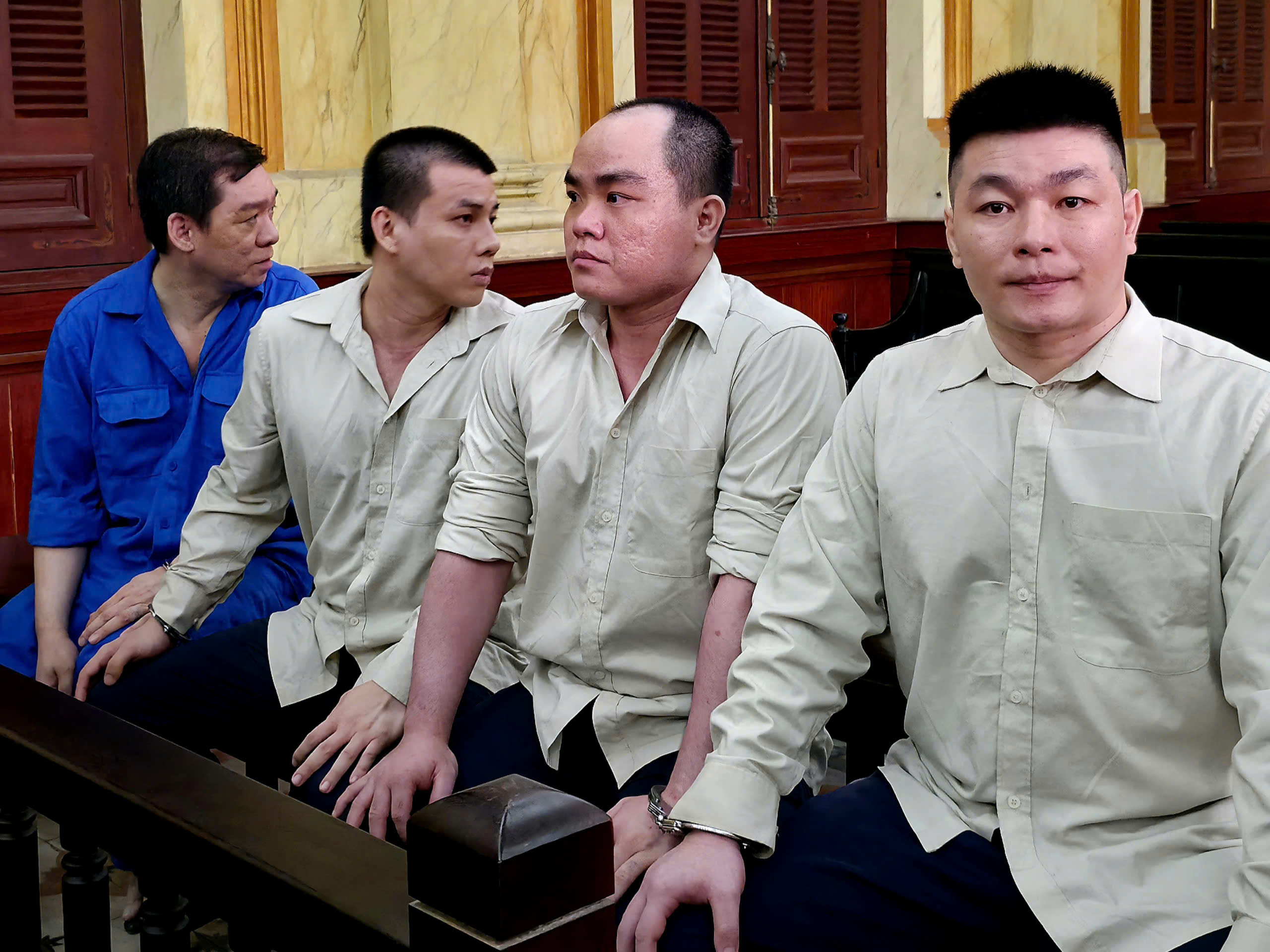 Vụ gi&aacute;m đốc ng&acirc;n h&agrave;ng bị "tr&ugrave;m" t&iacute;n dụng đen g&iacute; s&uacute;ng v&agrave;o đầu: Bất ngờ phản cung - Ảnh 1.