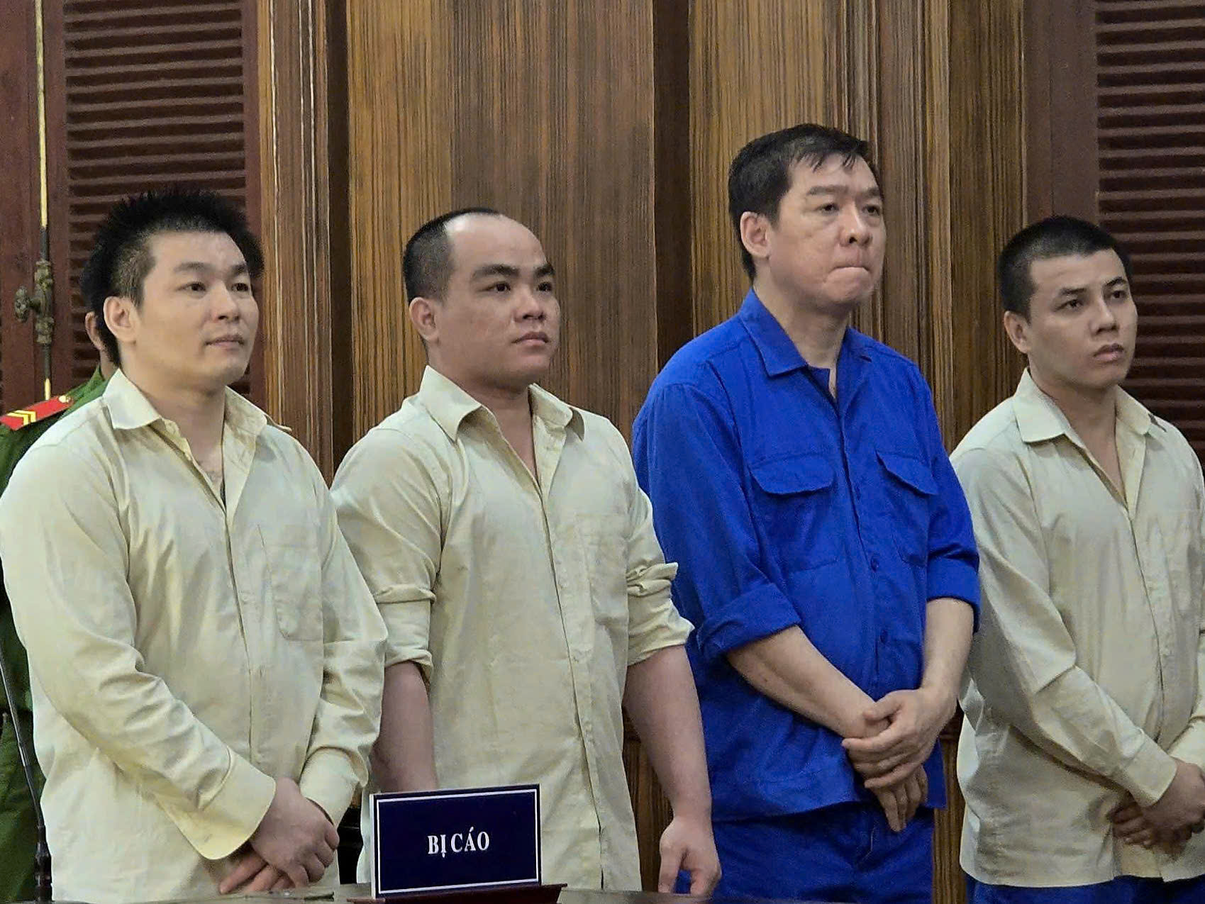 Vụ gi&aacute;m đốc ng&acirc;n h&agrave;ng bị "tr&ugrave;m" t&iacute;n dụng đen g&iacute; s&uacute;ng v&agrave;o đầu: Bất ngờ phản cung - Ảnh 2.