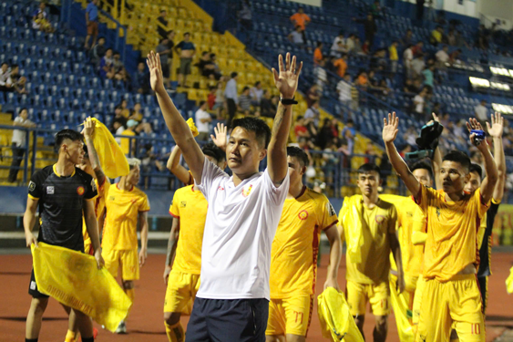 HLV Mai Xu&acirc;n Hợp: Người "đ&oacute;ng thế" m&aacute;t tay - Ảnh 1.